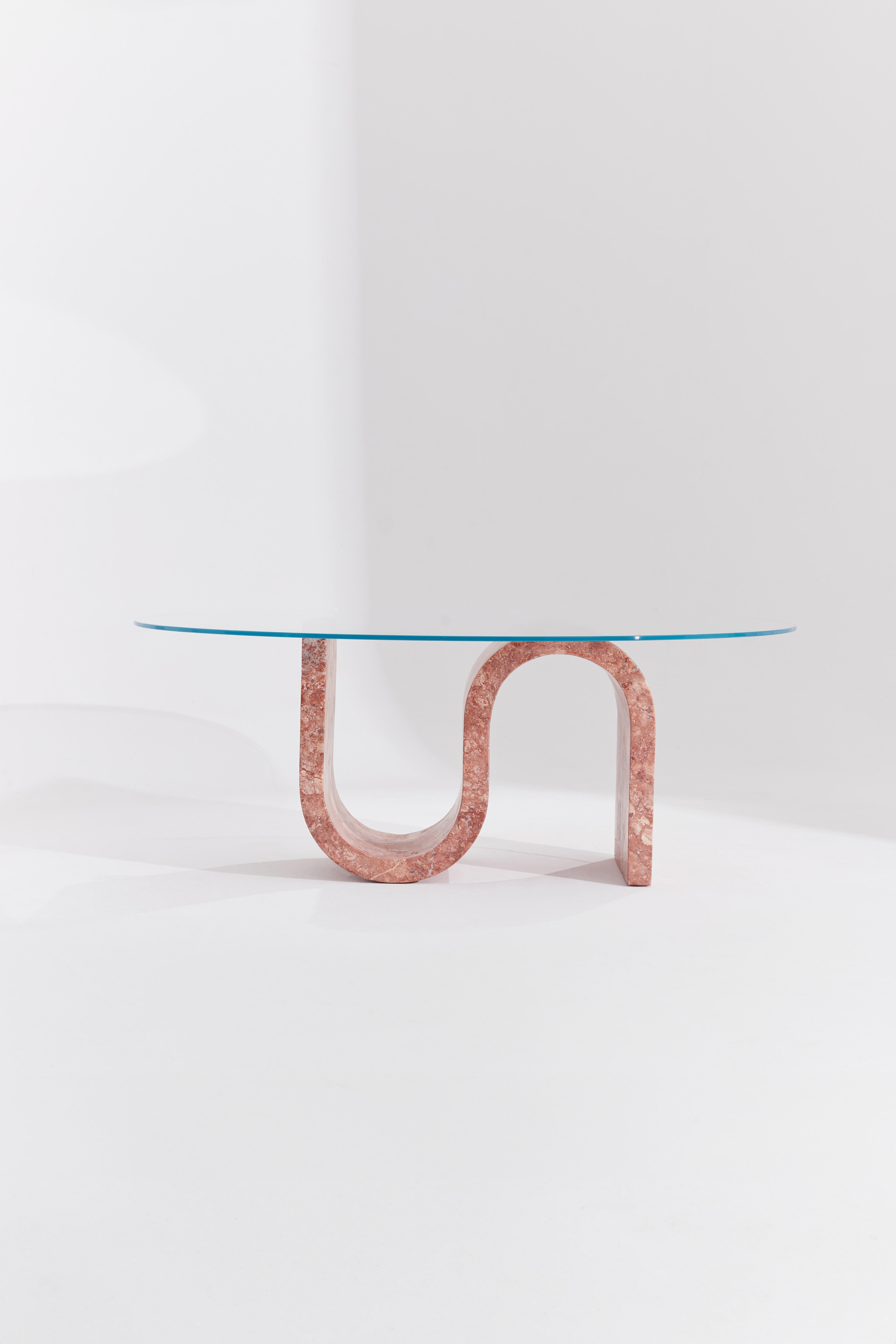 Postmoderne Table basse en travertin rouge Medusa par RAFFINATO en vente