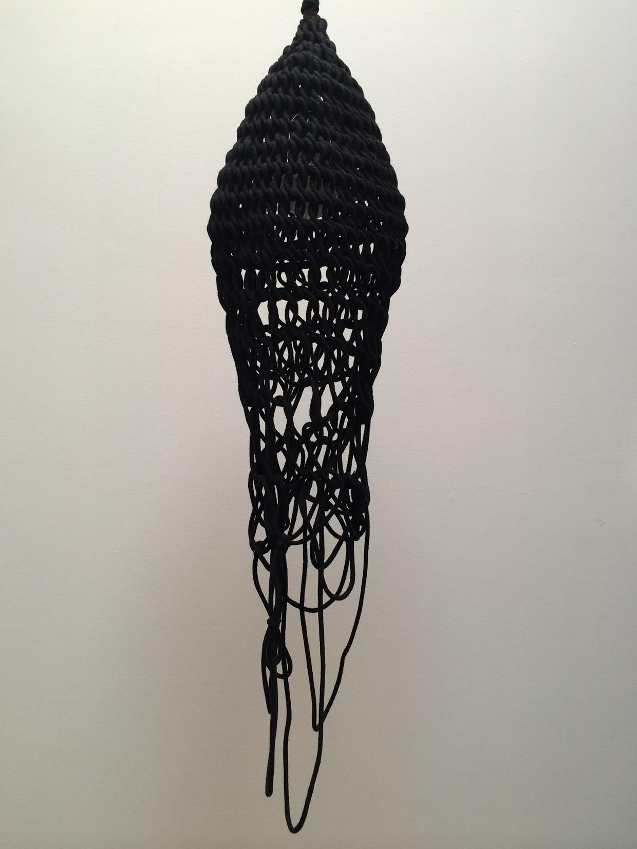 Medusa Skulpturale Lampe, handgehäkelt von Annie Legault Amulette (Handgefertigt) im Angebot
