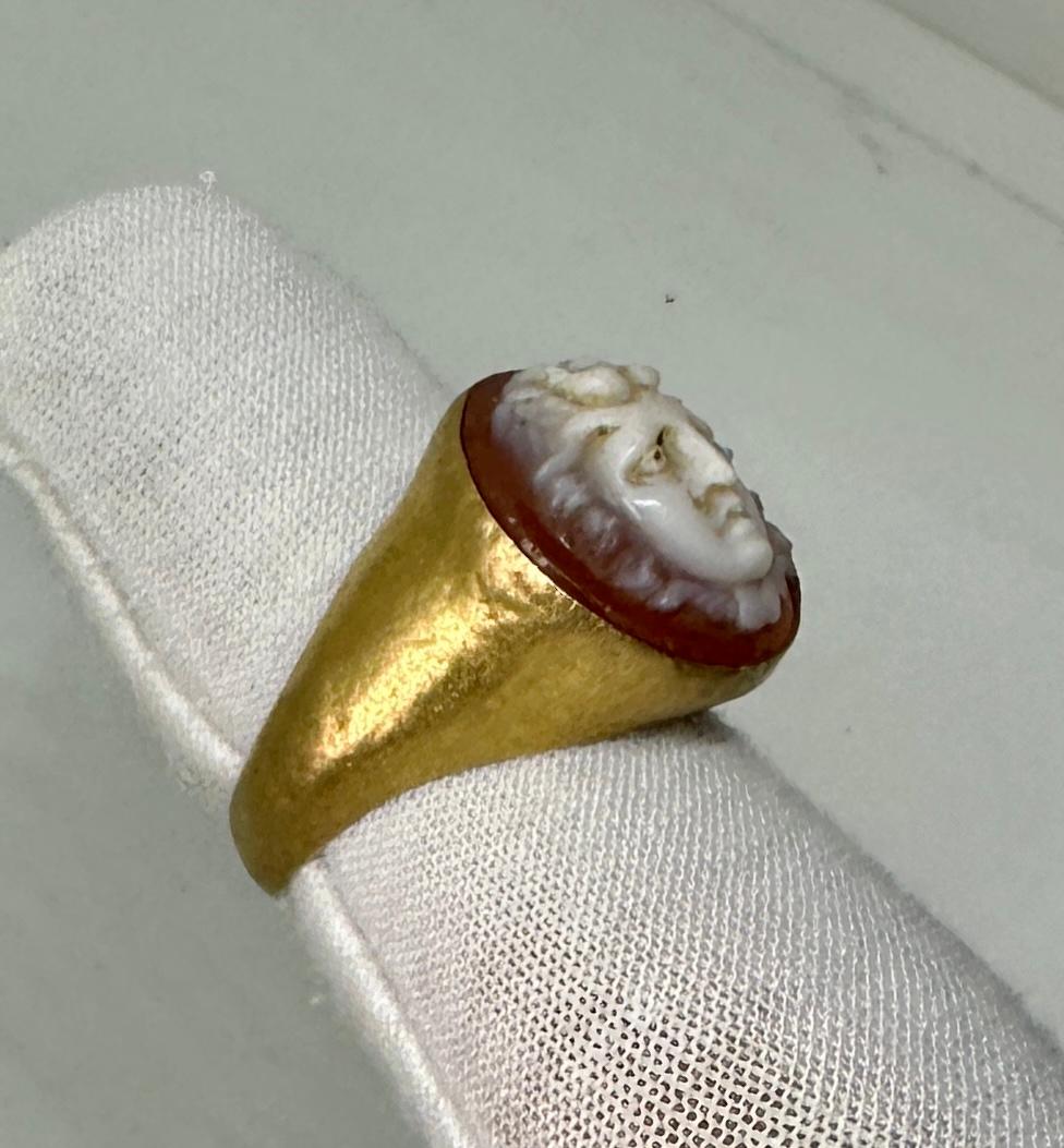 Medusa Snake Hardstone Cameo Ring 20 Karat Gold Museum Quality Antique Victorian 5