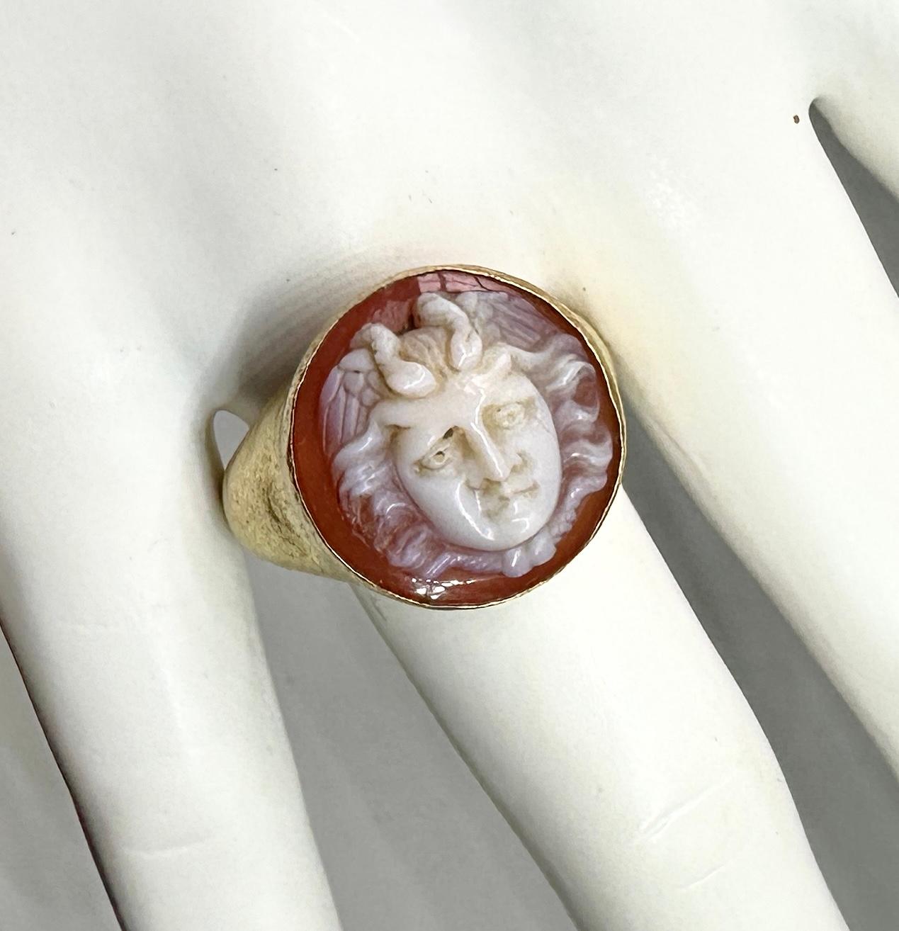 Medusa Snake Hardstone Cameo Ring 20 Karat Gold Museum Quality Antique Victorian In Excellent Condition In New York, NY