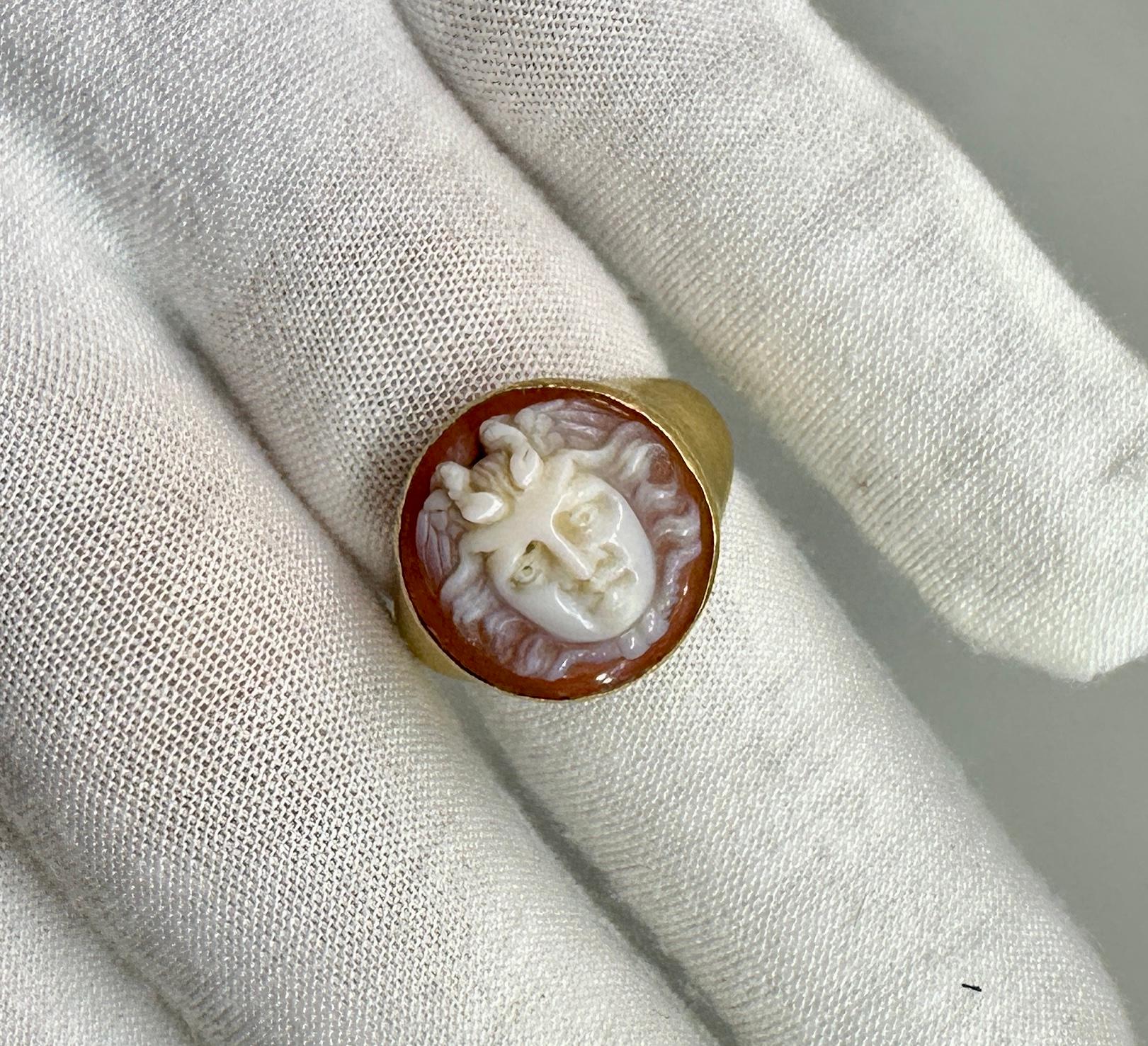 Medusa Snake Hardstone Cameo Ring 20 Karat Gold Museum Quality Antique Victorian 2
