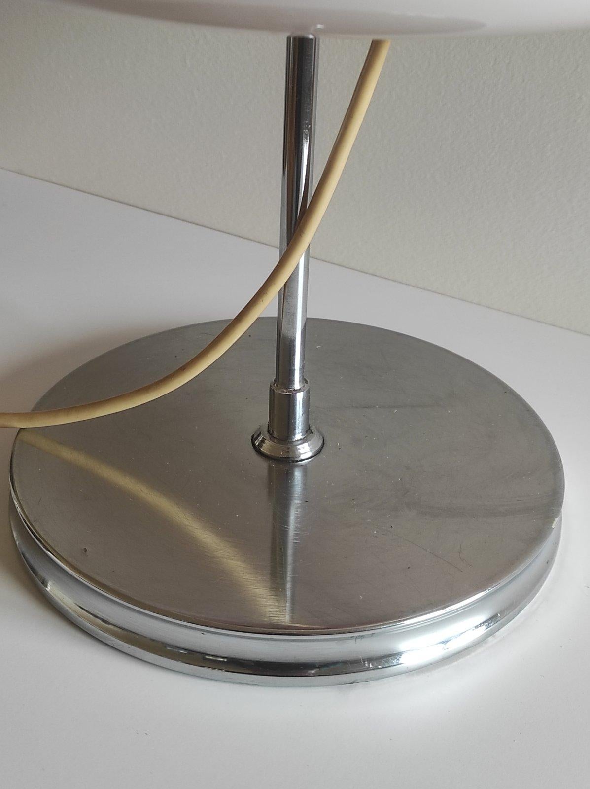 Lámpara de mesa Medusa de Luigi Massoni para Guzzini Años 70 Cromo en venta