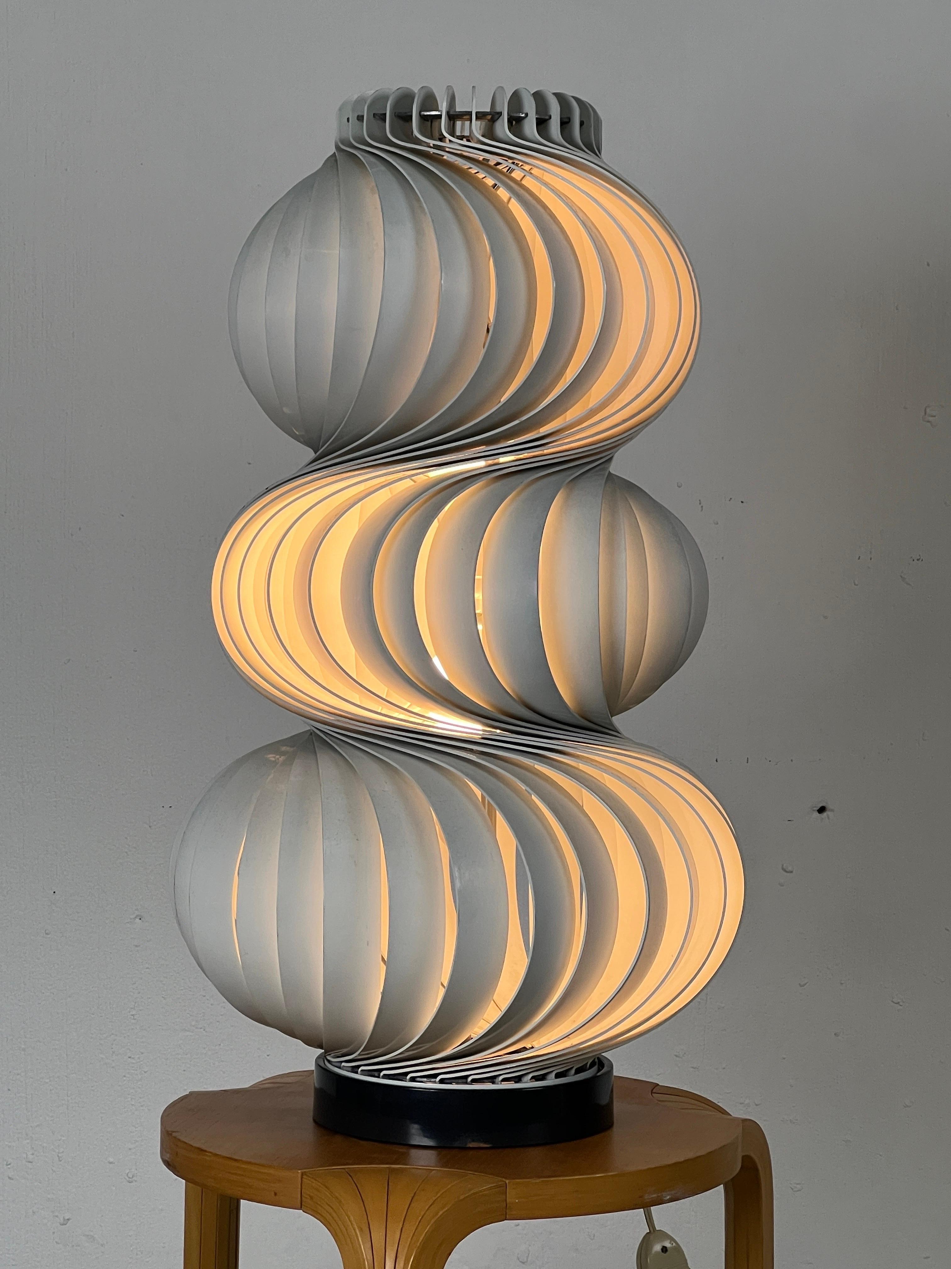 La lampe Medusa conçue par Olaf von Bohr, 1968. 