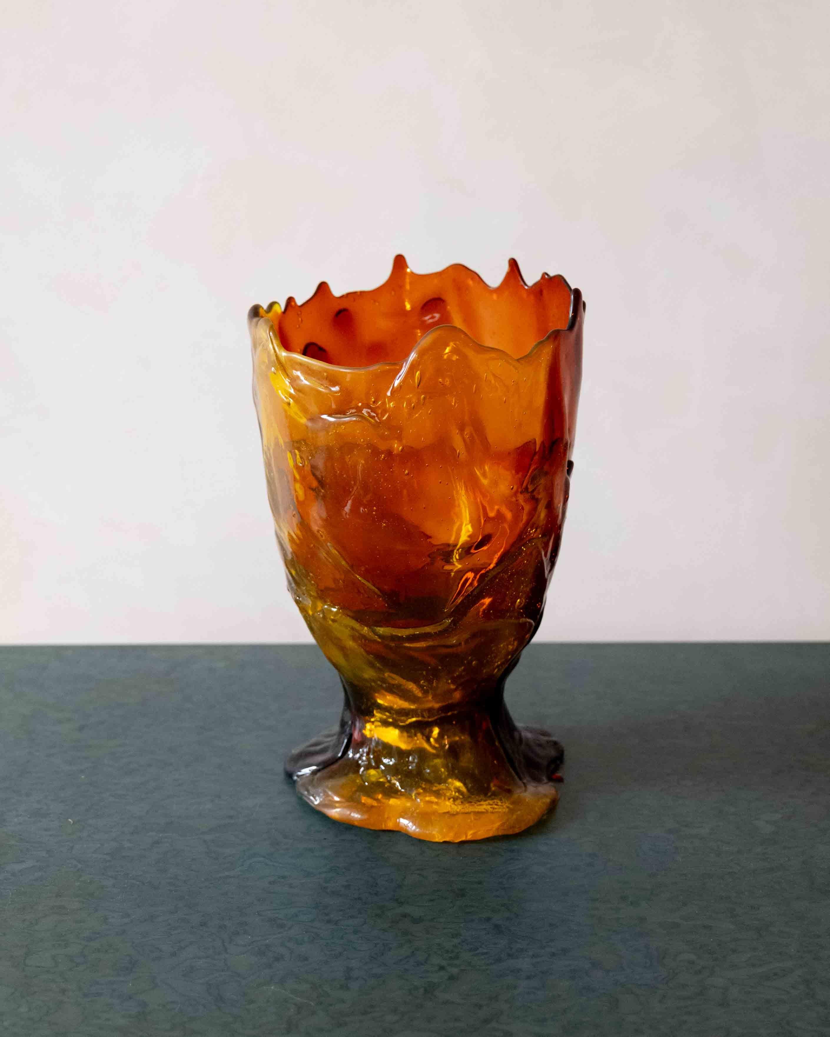 Vase Medusa en jaune clair et ambre, rubis foncé, conçu par Gaetano Pesce.