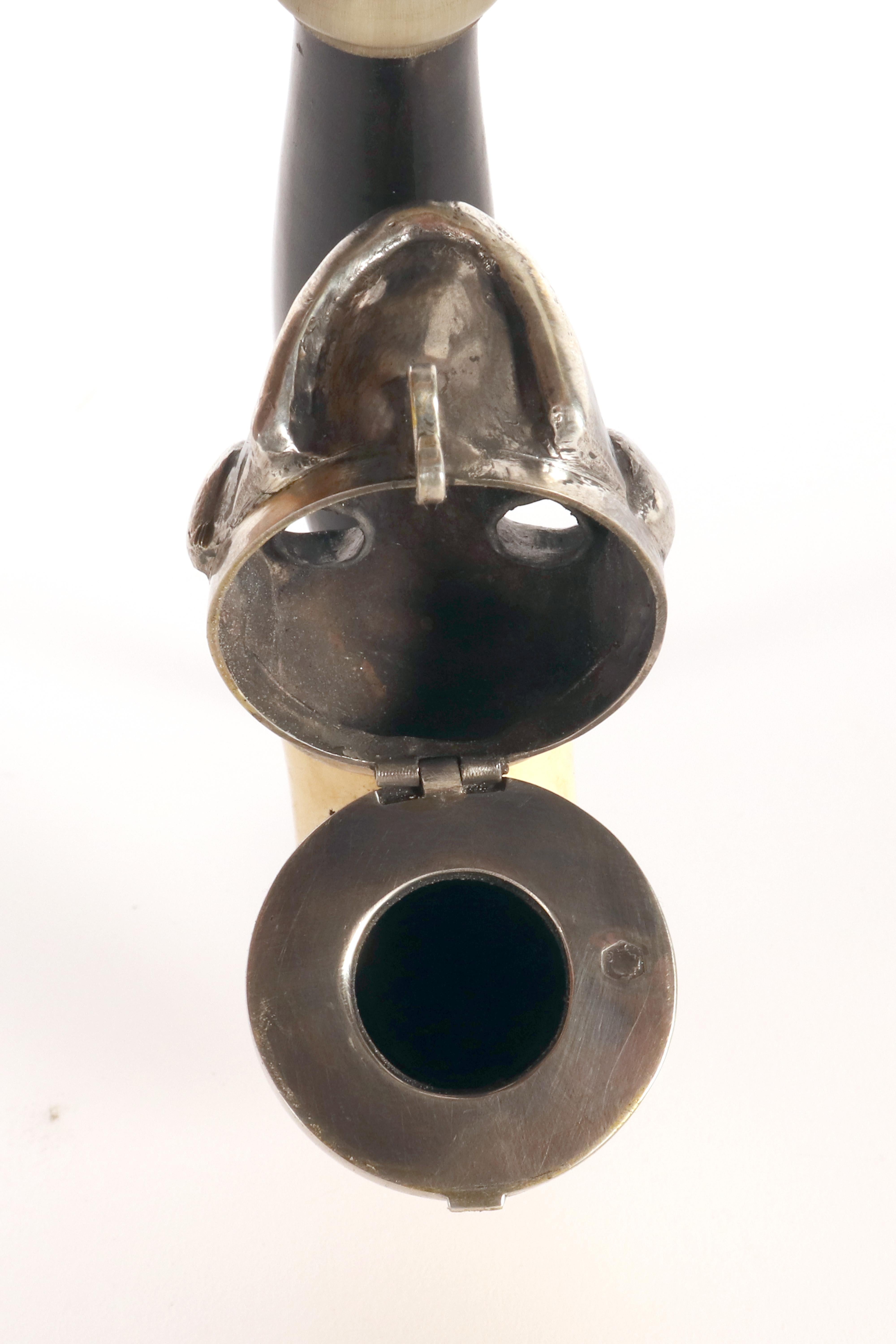 Meershaum and silver pipe depicting a Vanitas-Memento Mori, Vienna, Austria 1880 For Sale 6