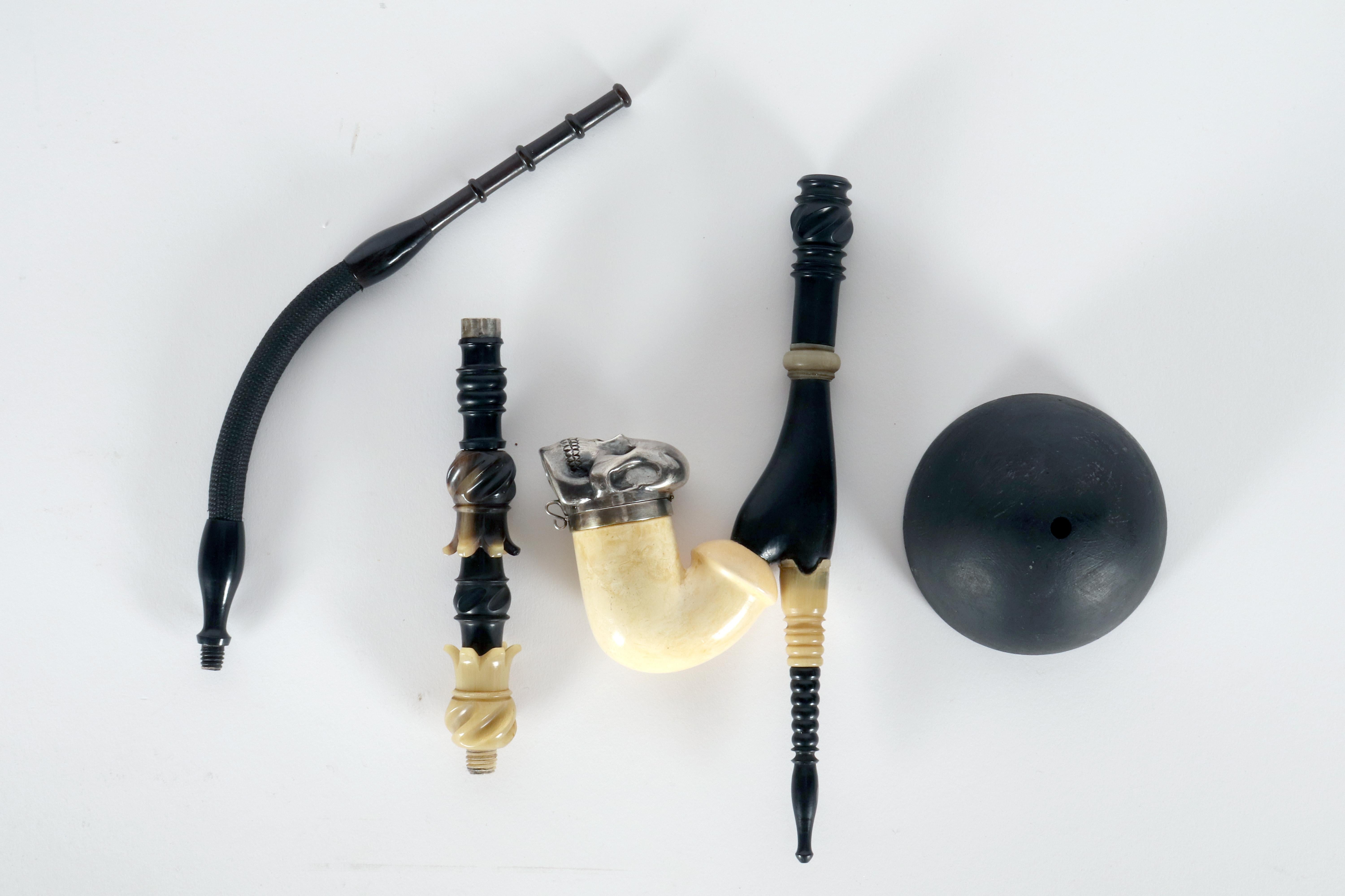 Meershaum and silver pipe depicting a Vanitas-Memento Mori, Vienna, Austria 1880 For Sale 7