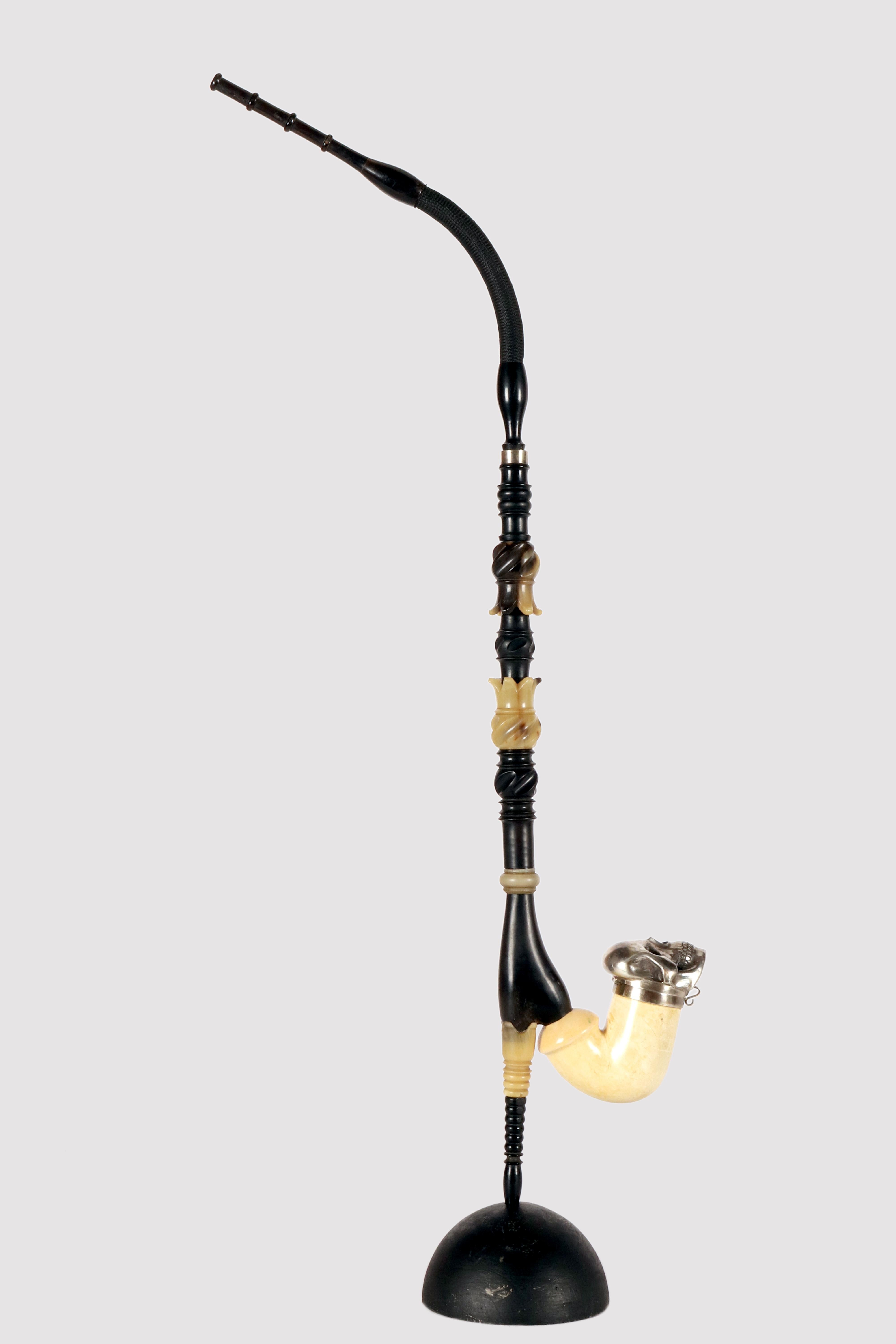 Silver Meershaum and silver pipe depicting a Vanitas-Memento Mori, Vienna, Austria 1880 For Sale