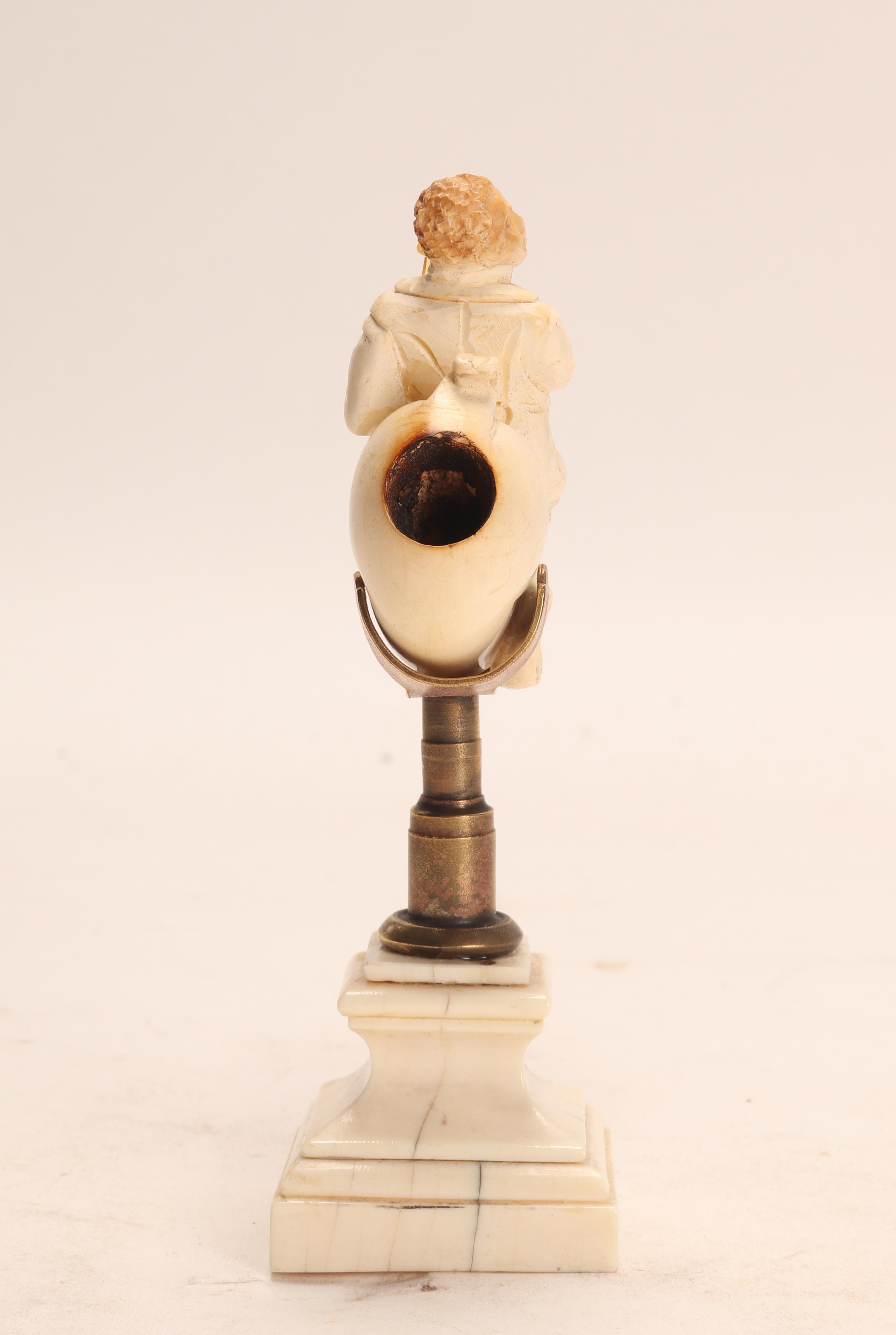 Meershaum Pipe with a Waiter with the Face of a Monkey, Vienna, 1880 In Good Condition For Sale In Milan, IT