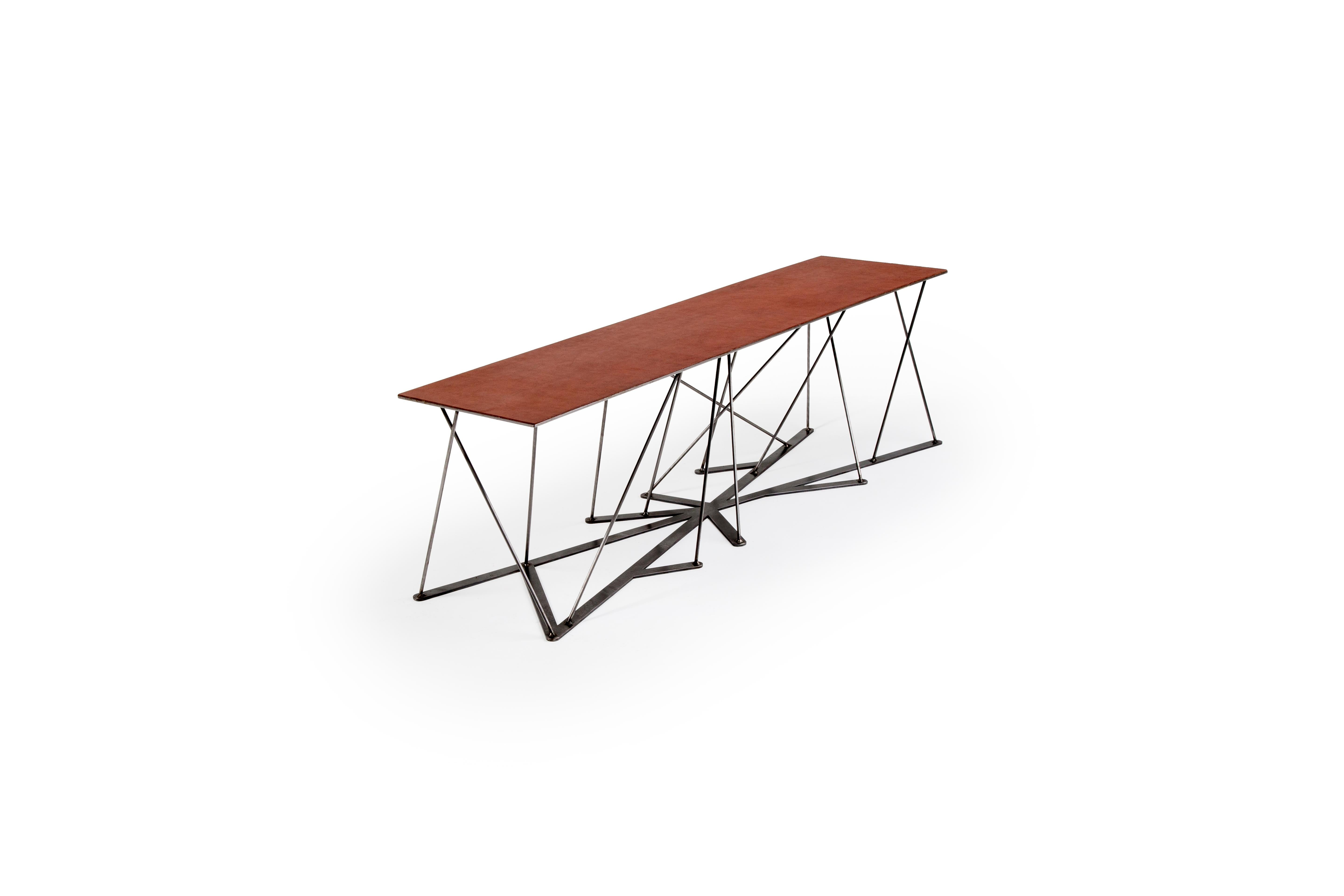 Meet the Rooted Bench, a Contemporary Combination of Steel and Leather  (Handgefertigt) im Angebot