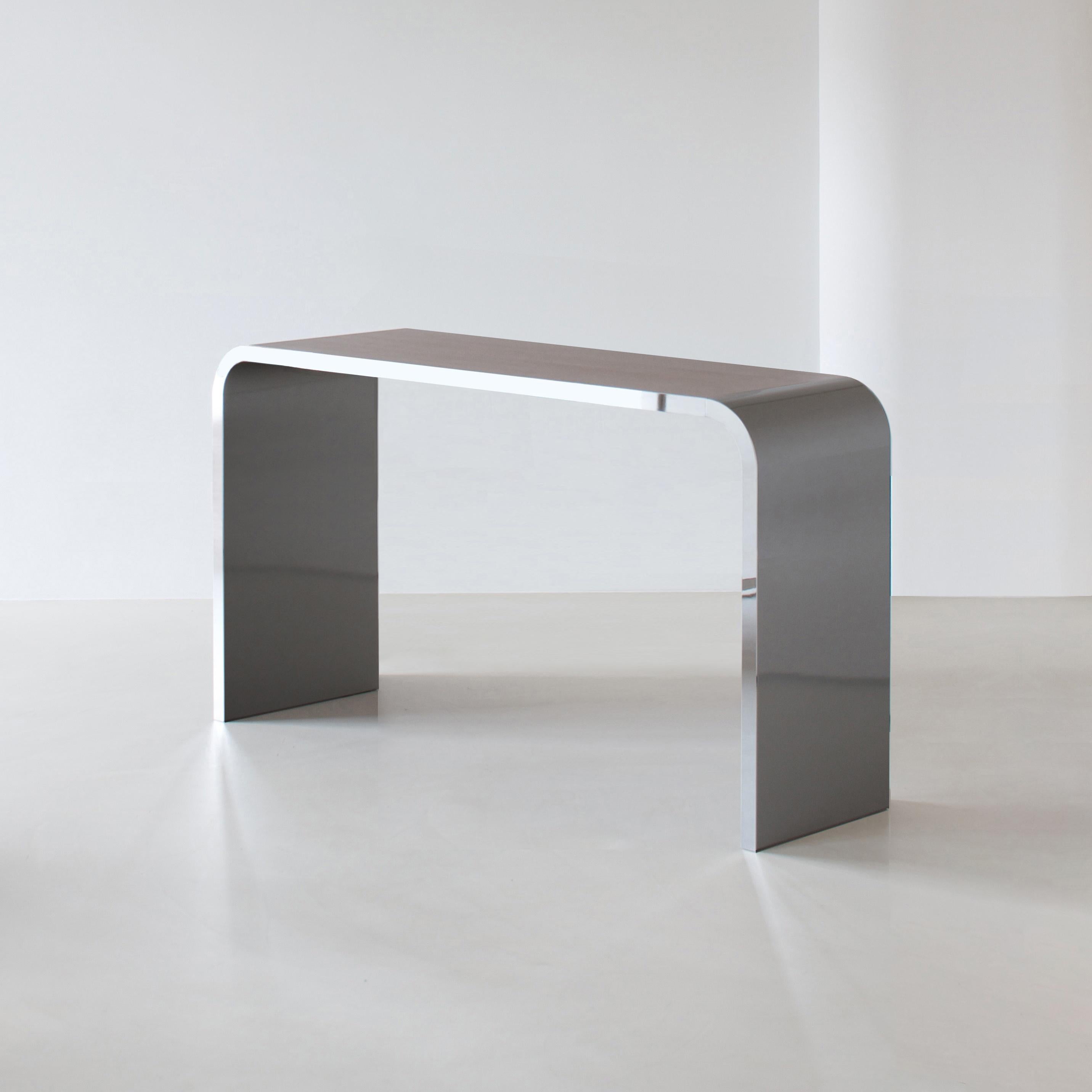 Meeting bar table made of plated and lacquered metal with wood veneer top.
Customizable, production time c. 10 weeks