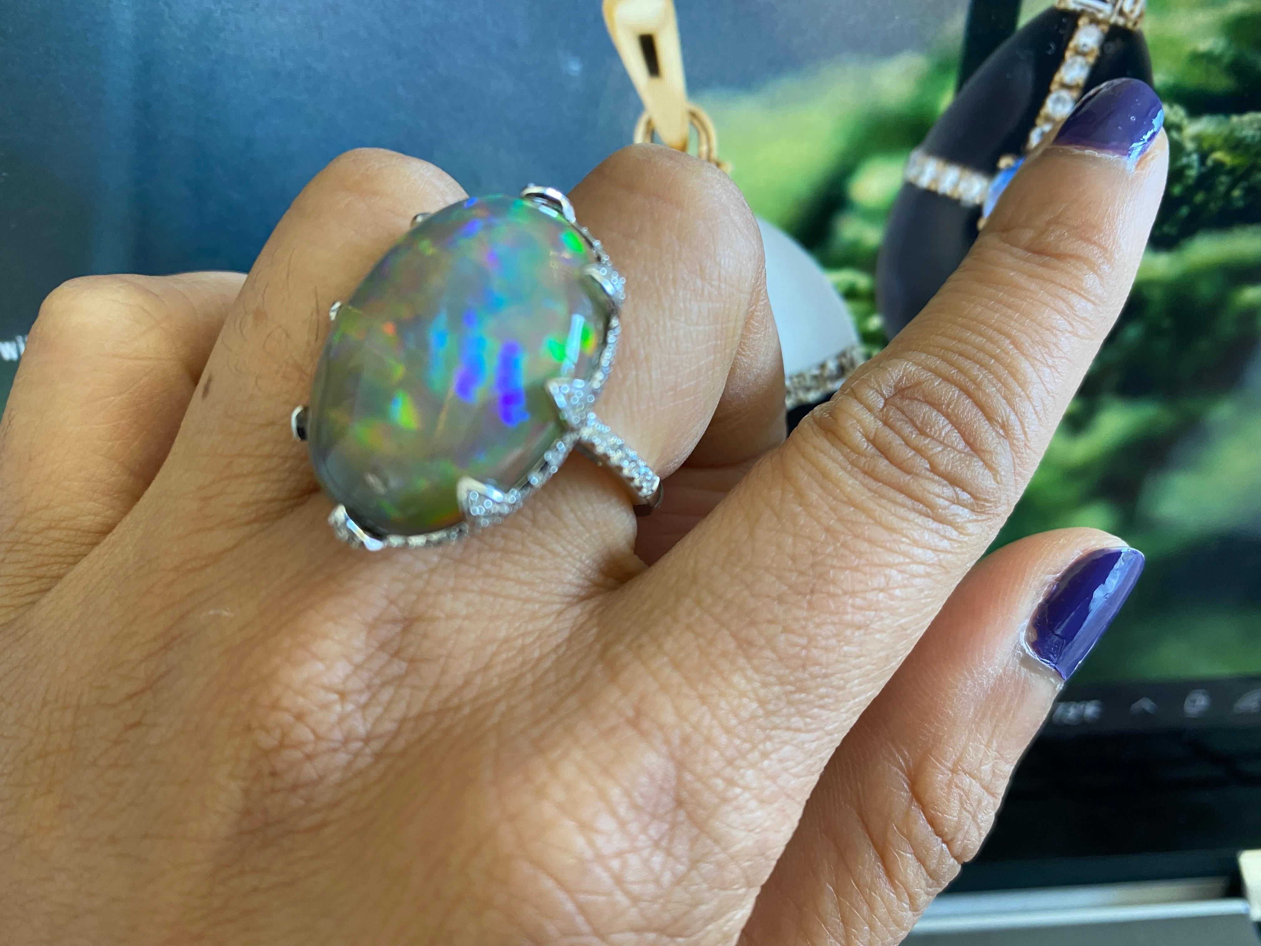 Mega Oval Opal und Diamant Lotus Ring, bemerkenswert große Opal, 18,65 Karat im Zustand „Neu“ im Angebot in Houston, TX