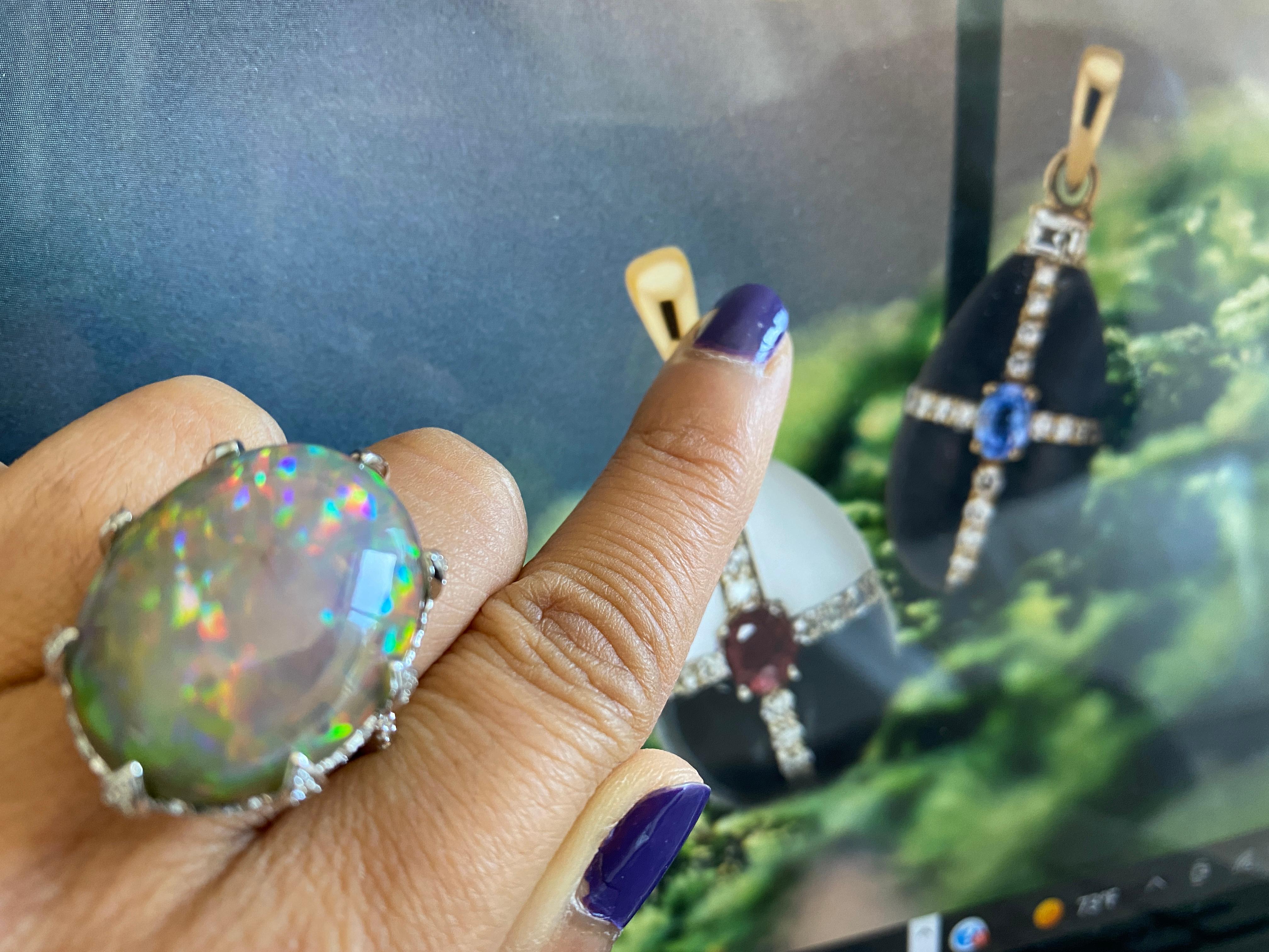 Mega Oval Opal und Diamant Lotus Ring, bemerkenswert große Opal, 18,65 Karat für Damen oder Herren im Angebot