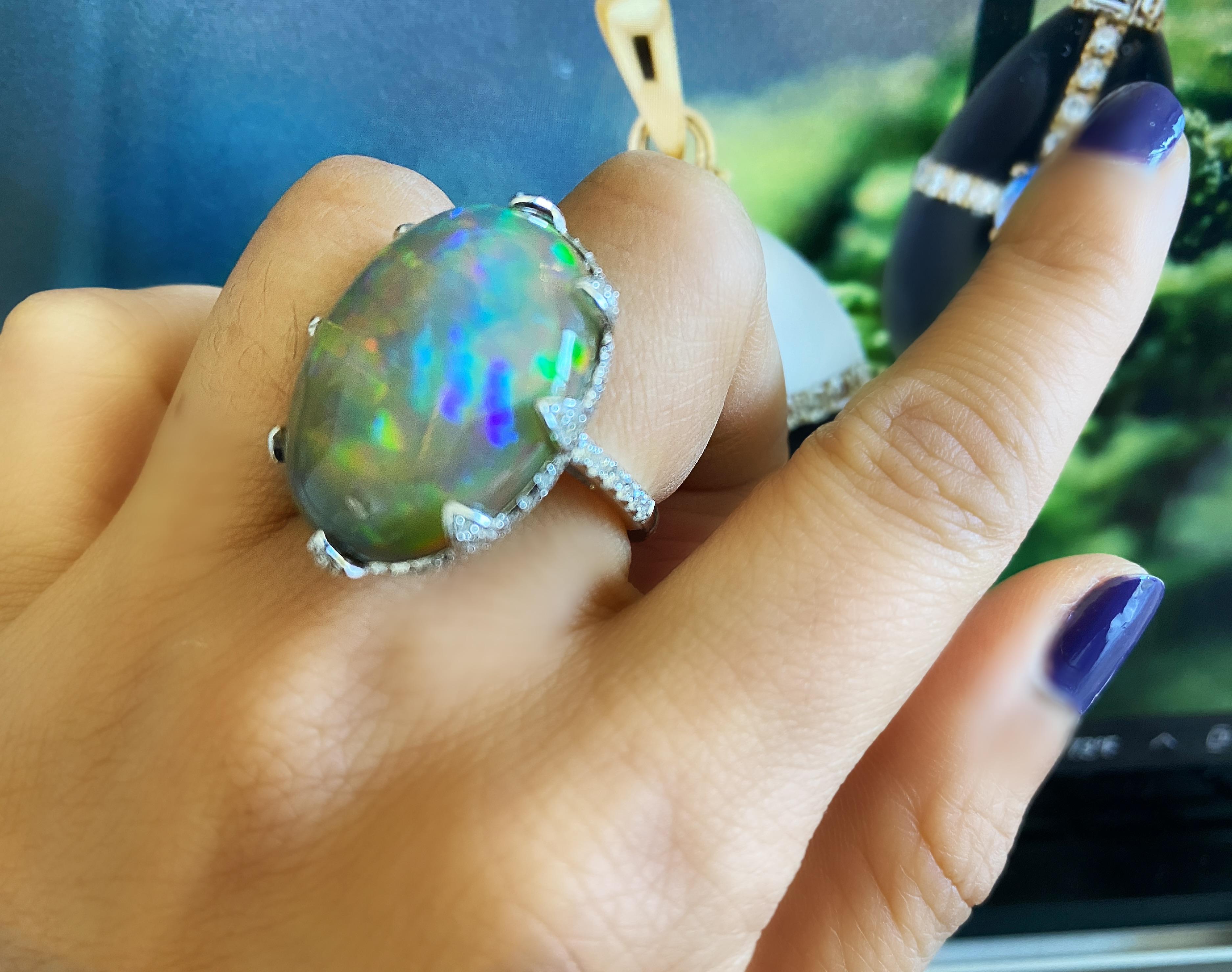 Mega Oval Opal und Diamant Lotus Ring, bemerkenswert große Opal, 18,65 Karat im Angebot 1