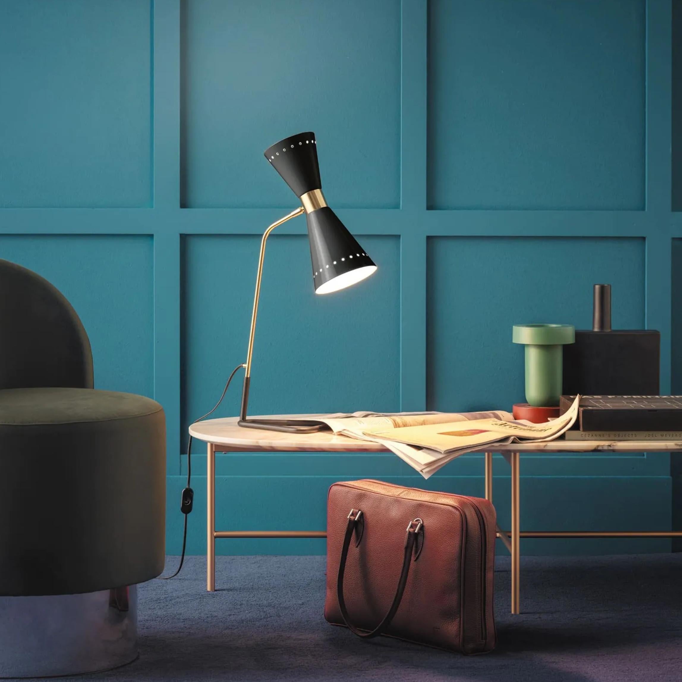 Mid-Century Modern Lampe de table en métal noir brillant 'Megafono' pour Stilnovo en vente