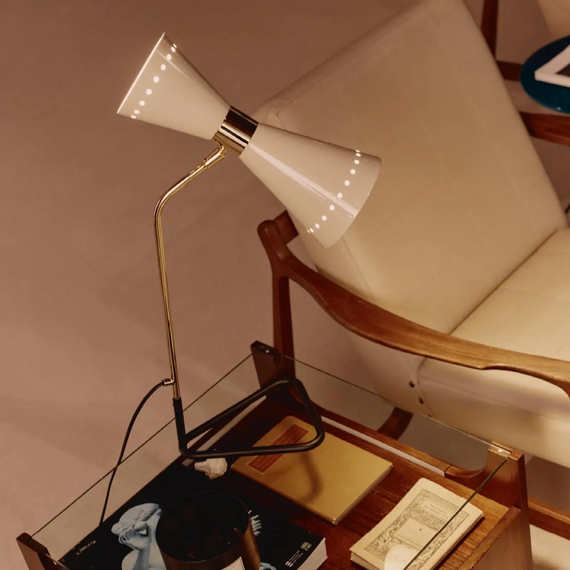 XXIe siècle et contemporain Lampe de table en métal noir brillant 'Megafono' pour Stilnovo en vente