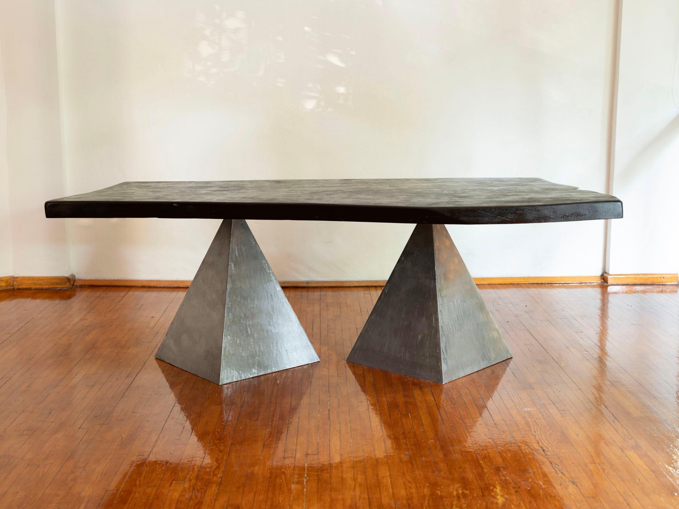 Travail du bois Table de salle à manger Megalithic en bois et acier par Sol Bailey Barker REP par Tuleste Factory en vente