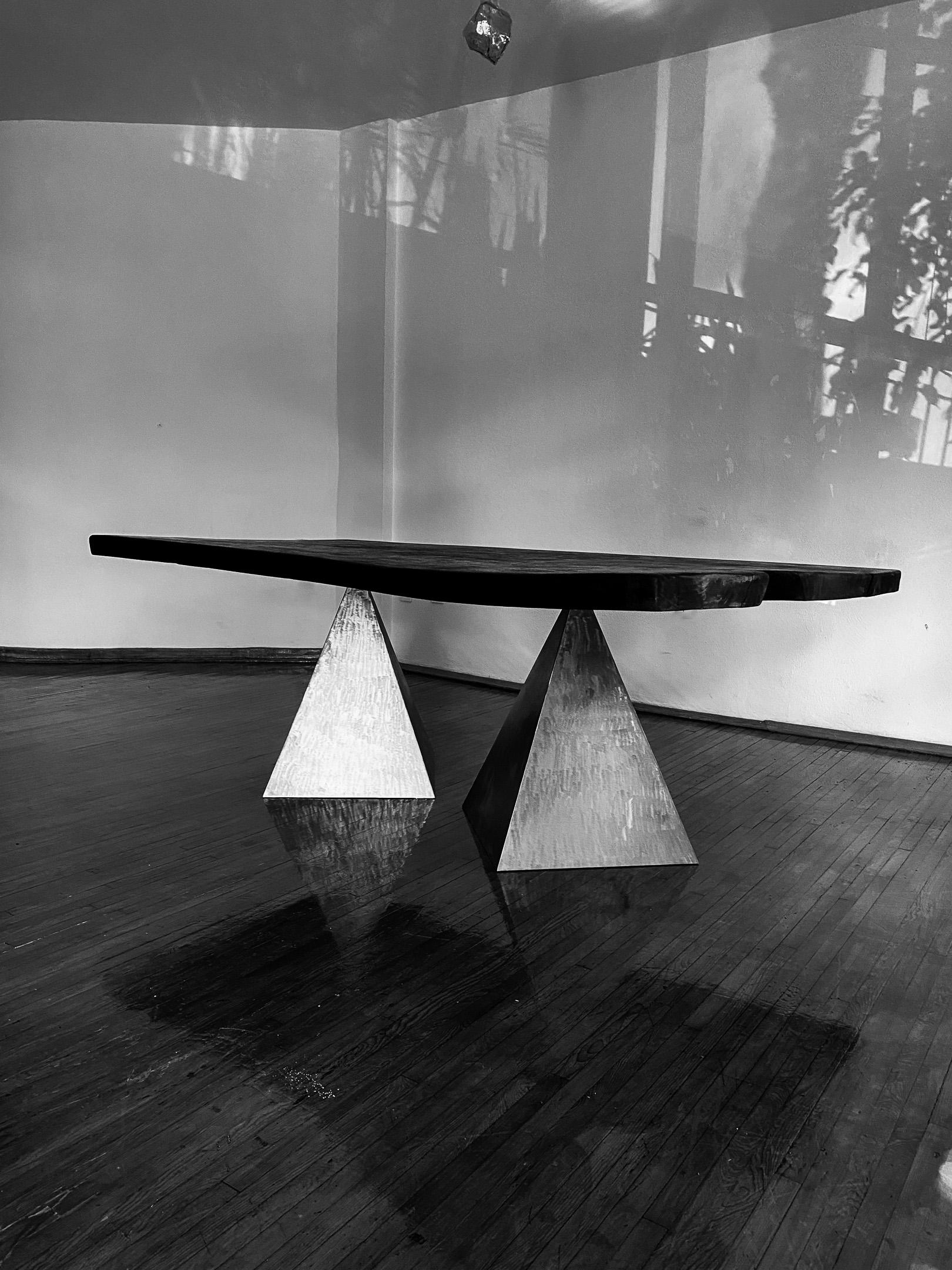 Panchina geometrica megalitica in legno e acciaio carbonizzato di Sol Bailey-Barker in vendita 3