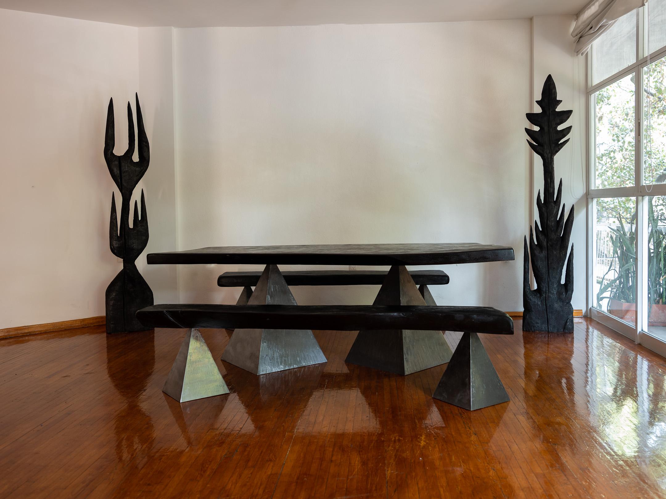 Panchina geometrica megalitica in legno e acciaio carbonizzato di Sol Bailey-Barker In condizioni Nuovo in vendita a New York, NY