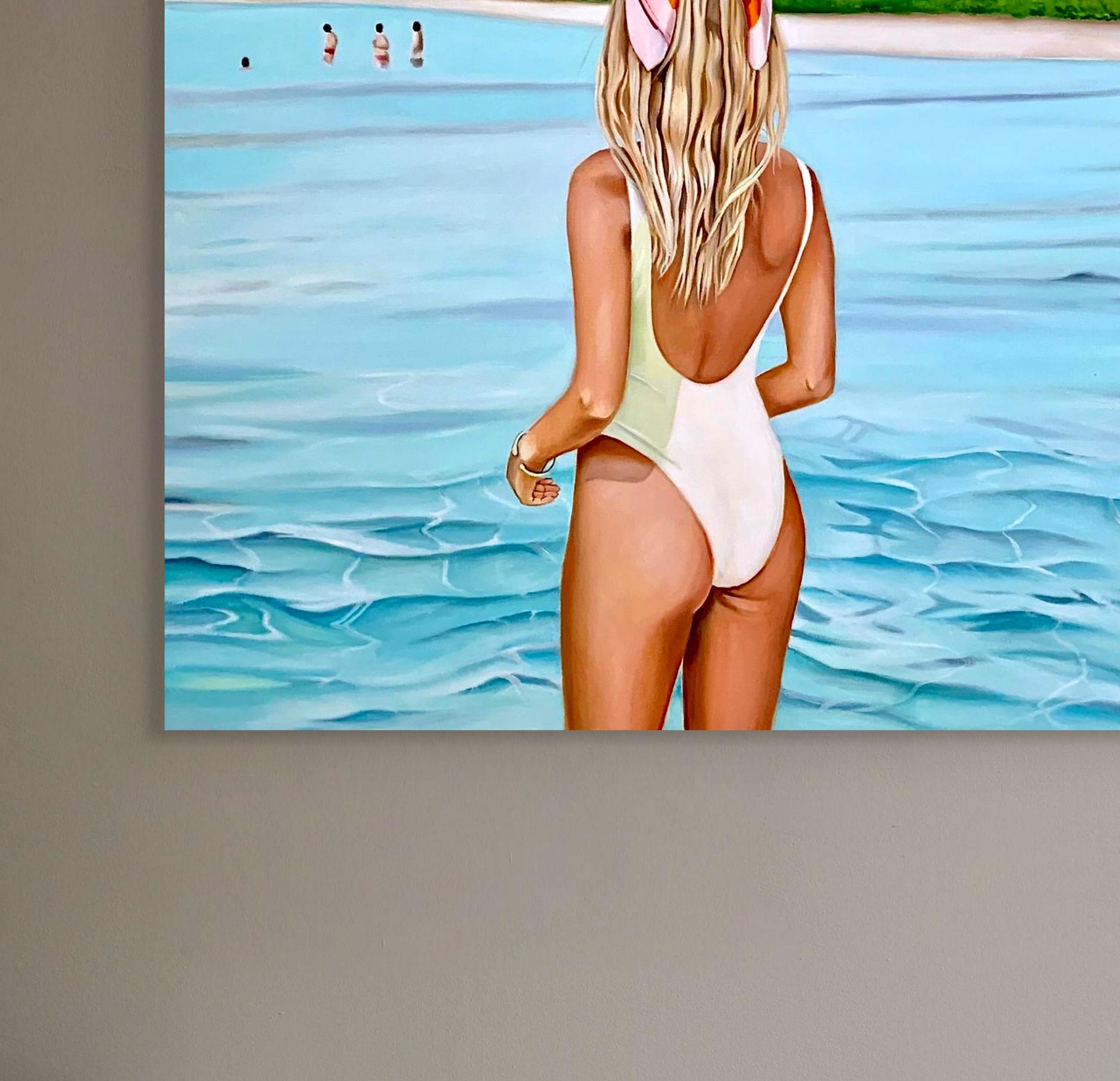 Die ruhige Küstenlandschaft einer Inselbucht umrahmt eine Frau, die im Wasser watet. Dieses wunderschöne Werk mit dem Titel 