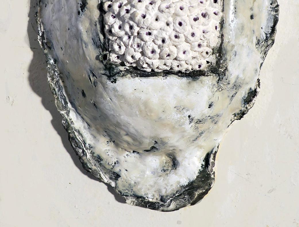 Wandskulptur: „Clustered #4“ – Sculpture von Megan Klim