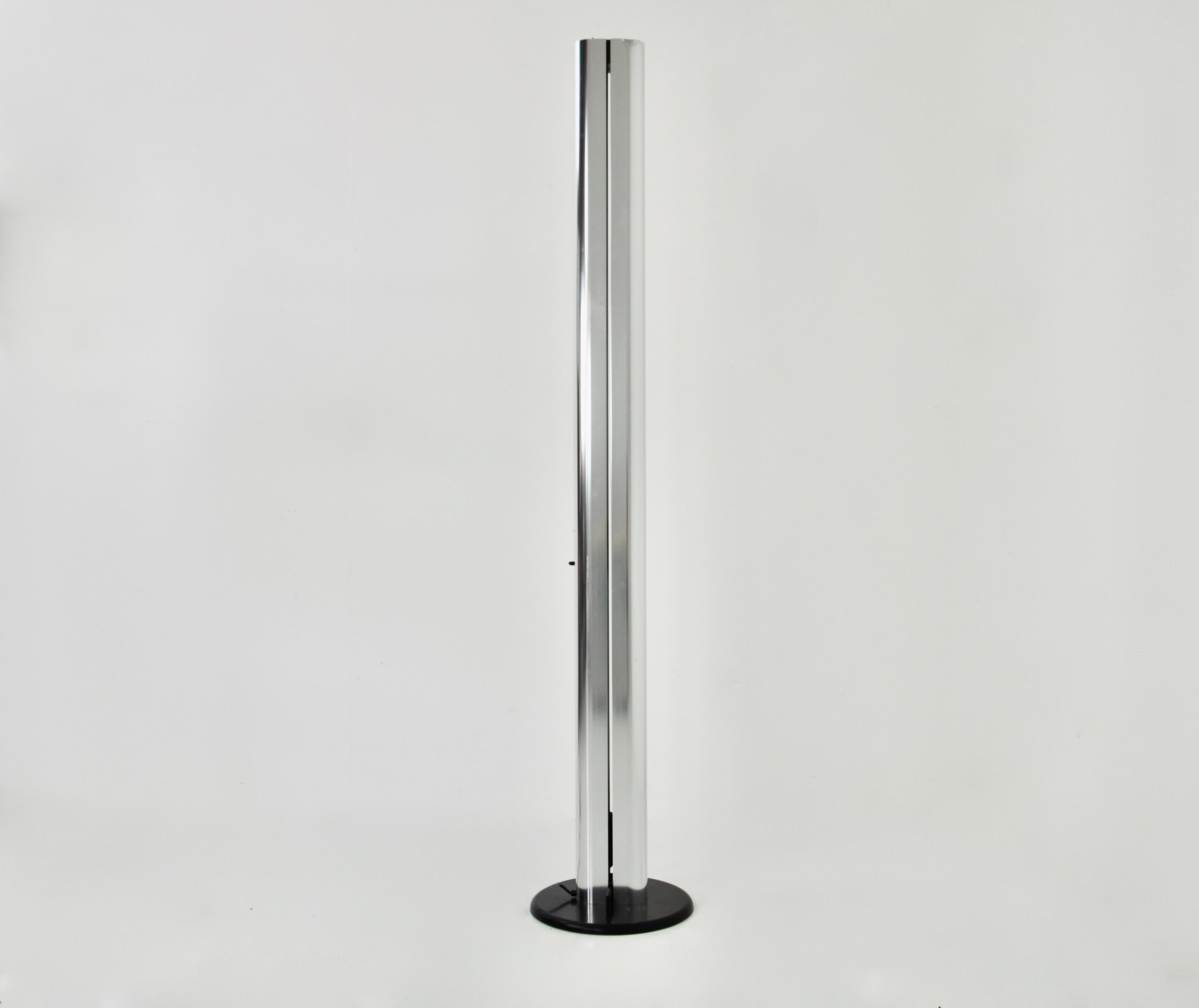 Floor lamp in chromed metal. The intensity of the light is adjustable. Stamped Artemide. Wear due to time and age of the lamp.