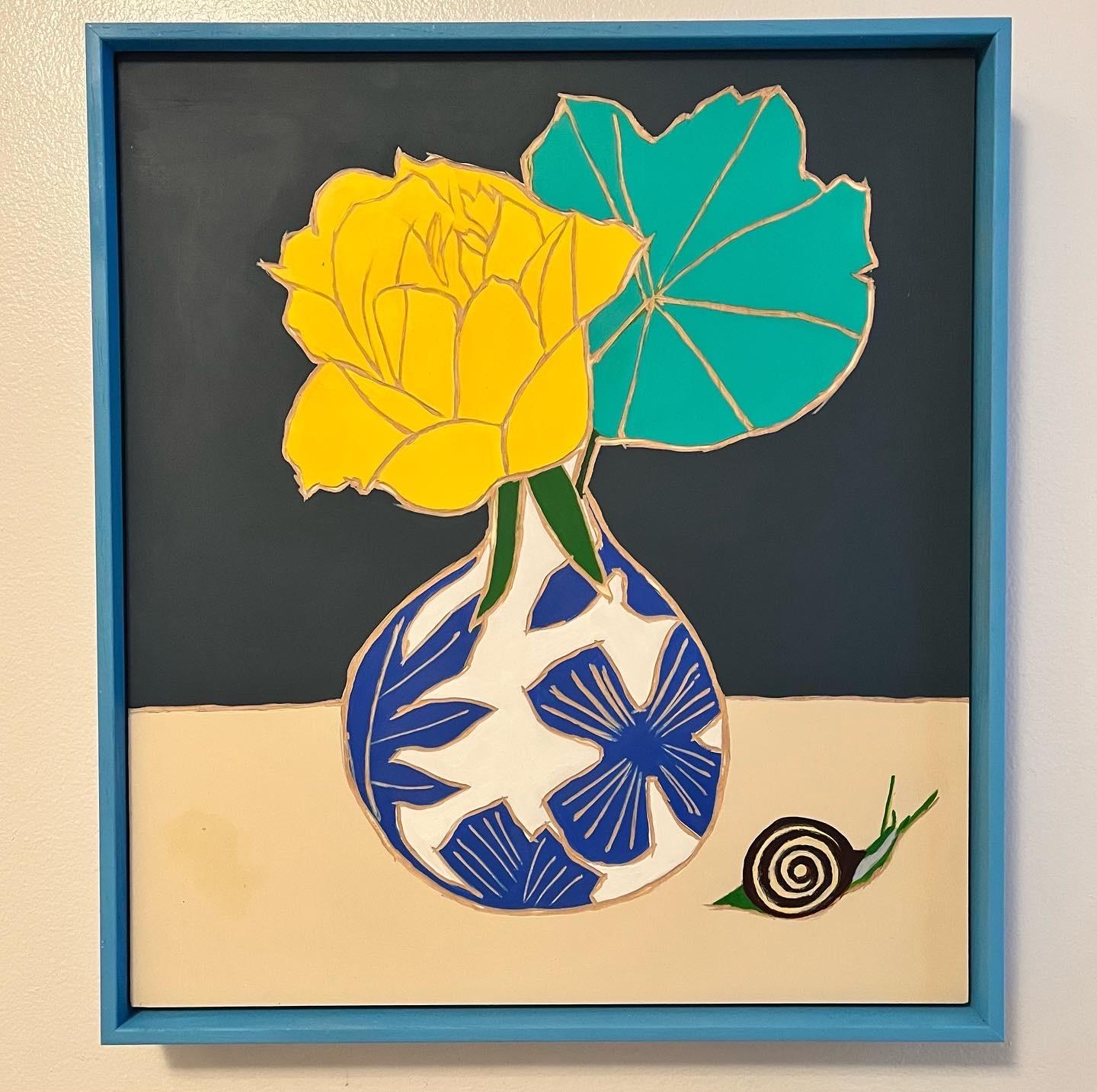 Meghan Gerety Still-Life Painting – Fleur dans un Vase avec Escargot