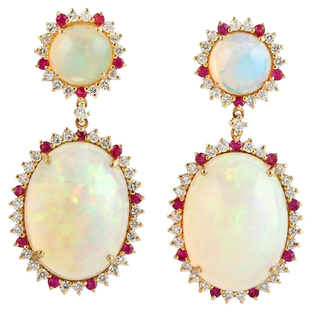 Meghna Jewels Ohrringe aus 14 Karat Gold mit 13,05 Karat Opal, Rubin und Diamant im Angebot