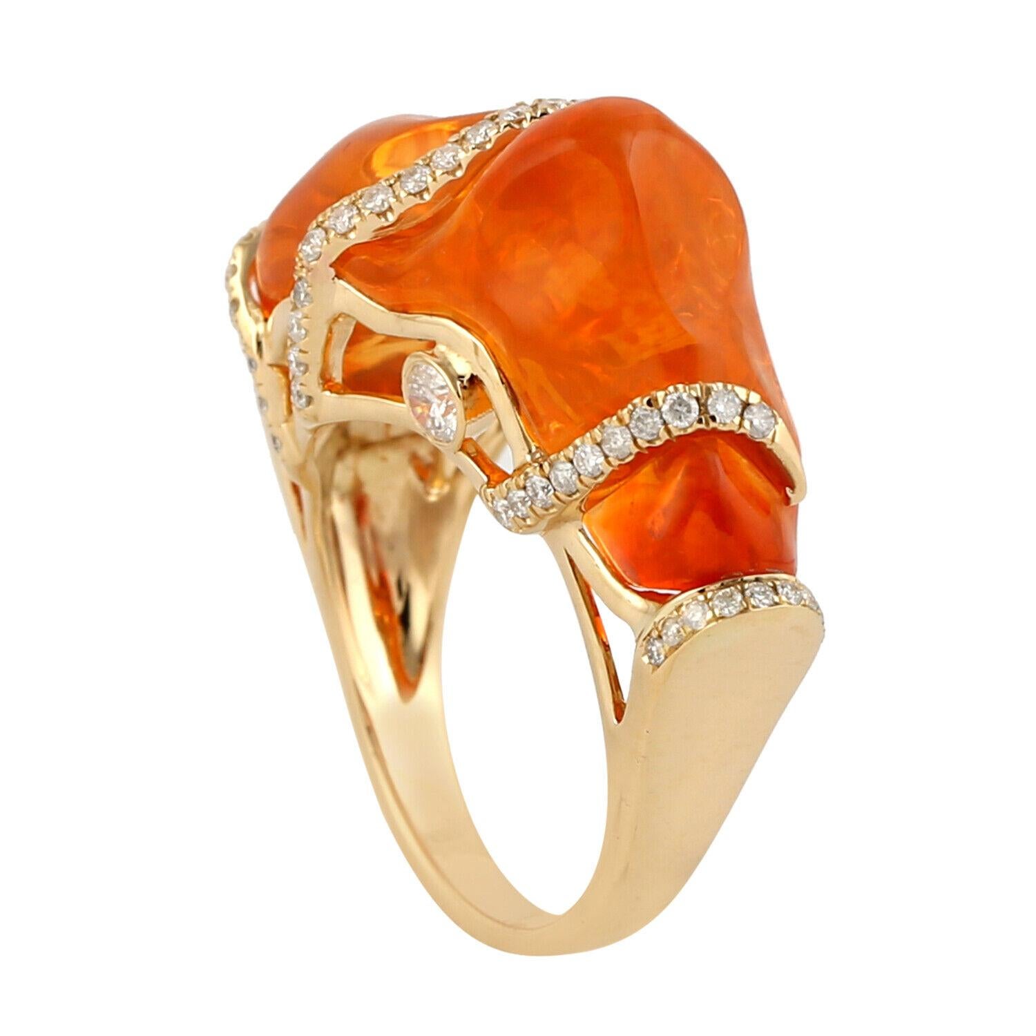 Modern Meghna Jewels 14.19 carat Fire Opal Diamond 18k Yellow Gold Diamond Ring For Sale