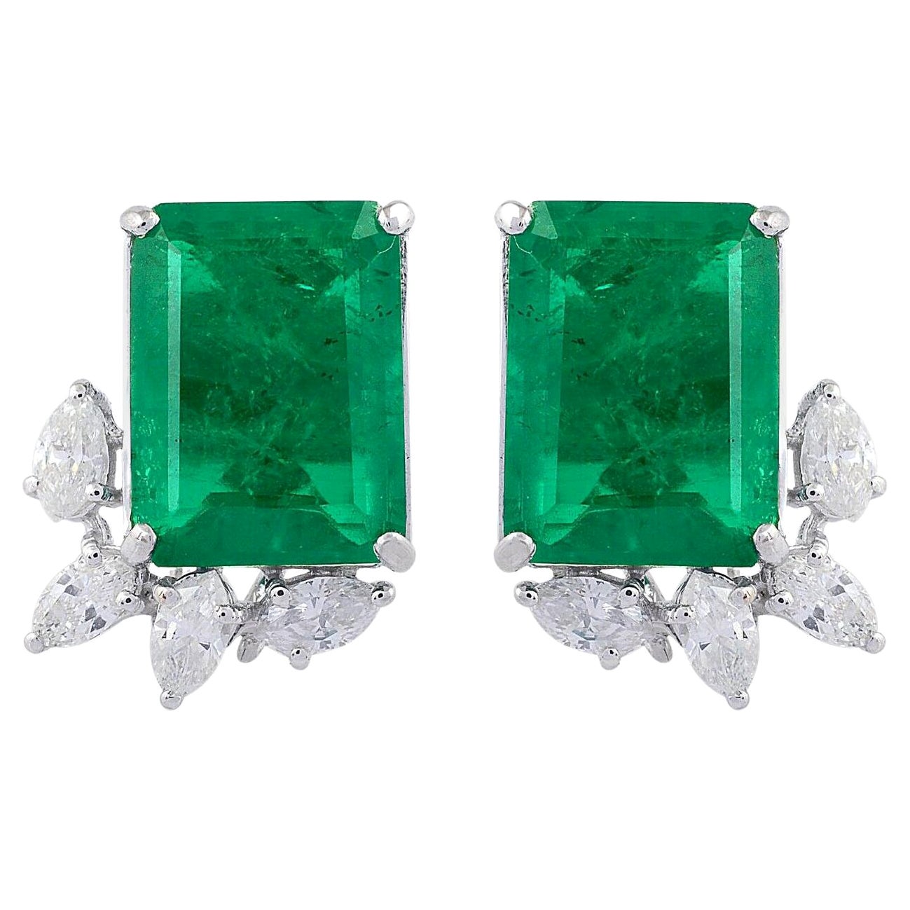 Meghna Jewels, clous d'oreilles en or 14 carats avec émeraude de Zambie 14,80 carats