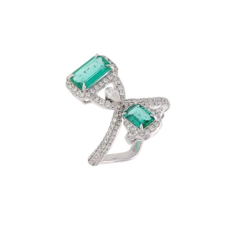 Art Déco MEGHNA JEWELS Anello a fiocco in oro 18 carati con diamante smeraldo da 1,65 carati in vendita