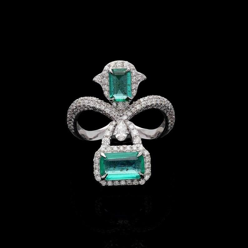 Ottagono MEGHNA JEWELS Anello a fiocco in oro 18 carati con diamante smeraldo da 1,65 carati in vendita