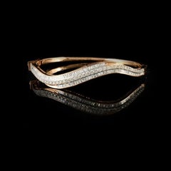 Meghna Jewels 18 Karat Gold Baguette Diamond Wave Bangle Bracelet