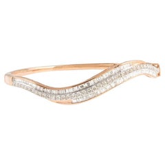 Meghna Jewels 18 Karat Gold Baguette-Diamant-Armreif Wave