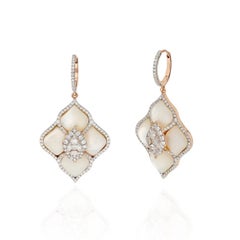 Meghna Jewels 18,28 Karat Perlmutt Diamant 18 Karat Gold Taj-Ohrringe