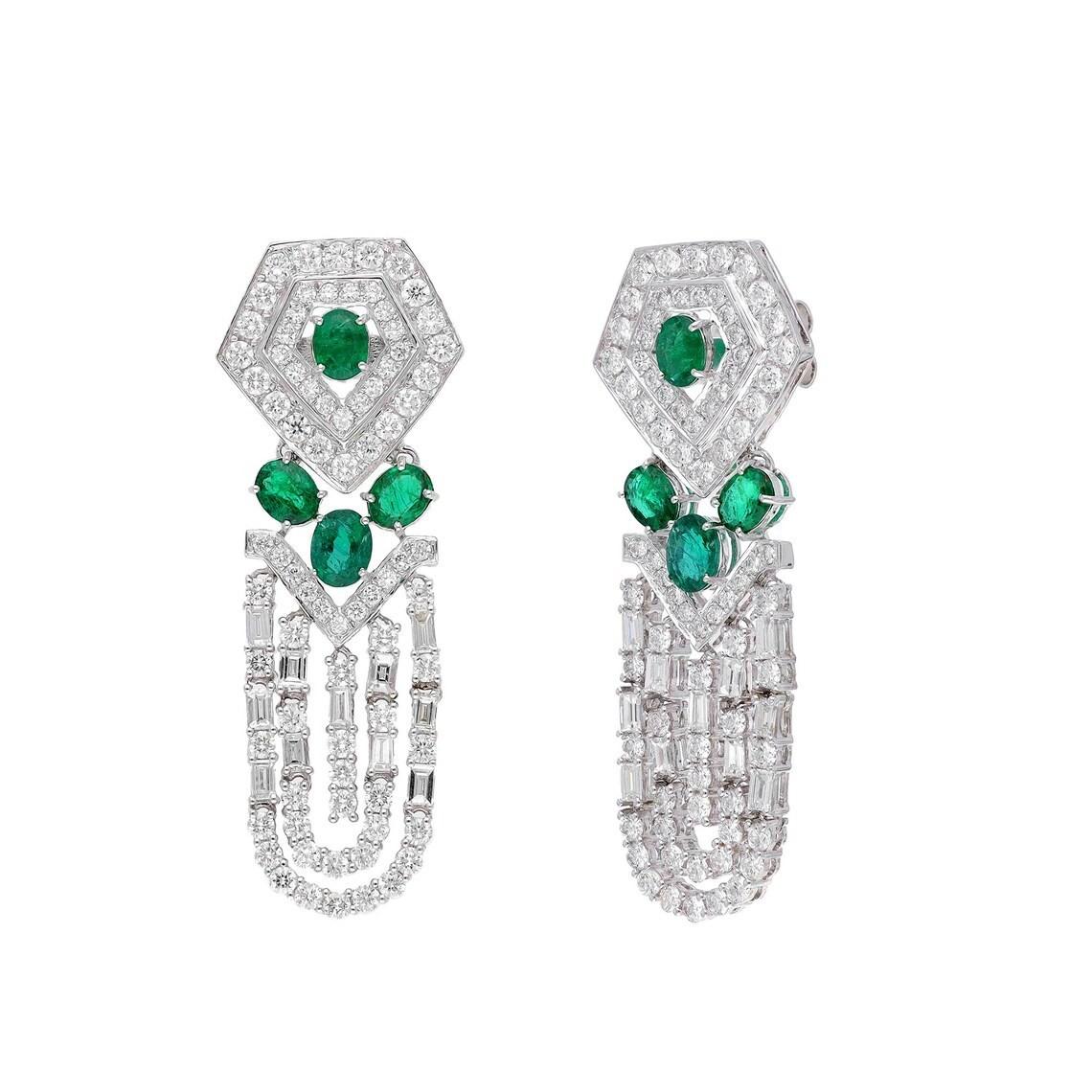 Meghna Jewels 2,27 Karat Smaragd-Diamant-Ohrringe aus 18 Karat Gold im Art-déco-Stil (Art déco) im Angebot