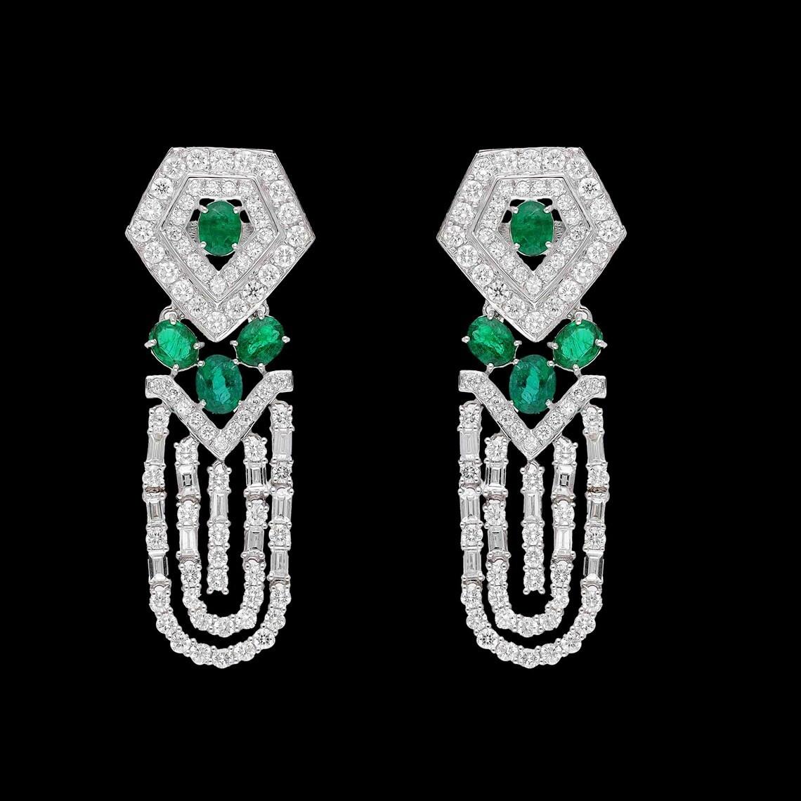 Meghna Jewels 2,27 Karat Smaragd-Diamant-Ohrringe aus 18 Karat Gold im Art-déco-Stil (Ovalschliff) im Angebot