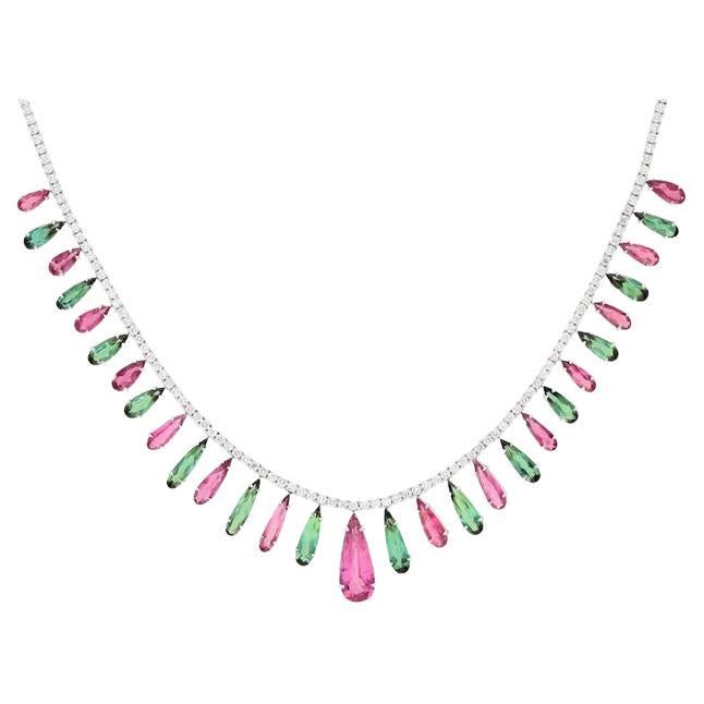 Fundido en oro de 18 quilates, este exquisito collar está adornado con 23,08 quilates de turmalina y 5,85 quilates de brillantes diamantes.  

SEGUIR MEGHNA JEWELS escaparate para ver la última colección y piezas exclusivas. Meghna Joyas está