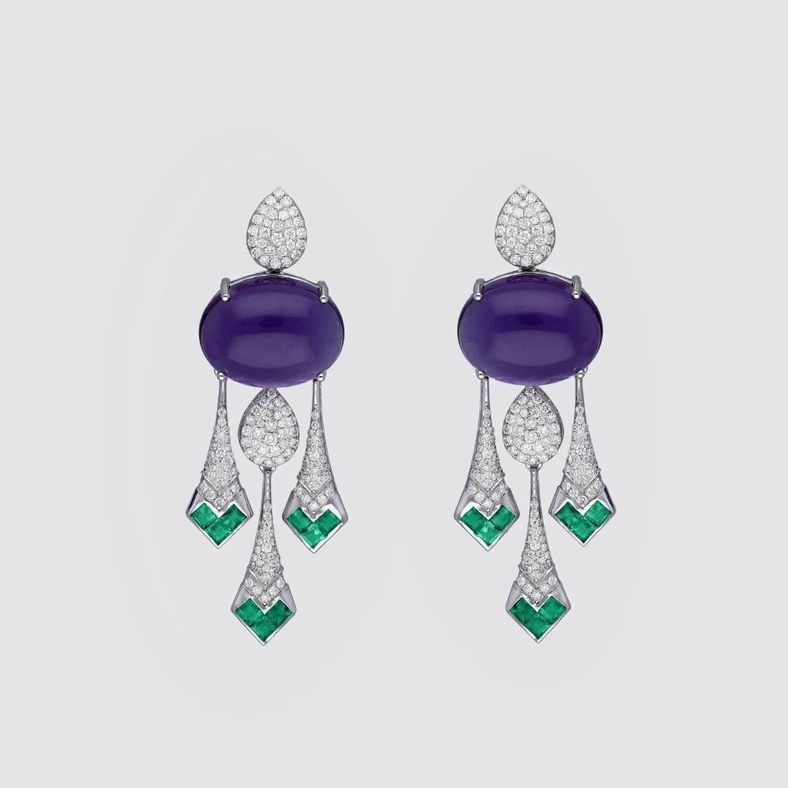 Meghna Jewels 23,68 Karat Amethyst 2.1 Karat Smaragd Diamant 18K Gold Ohrringe (Gemischter Schliff) im Angebot