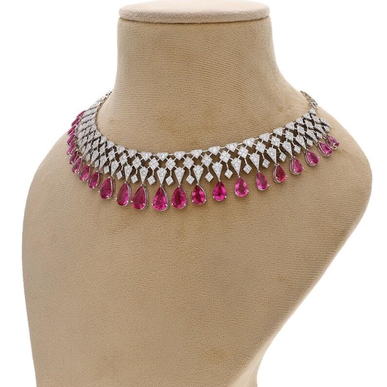 Meghna Jewels 24,36 Karat Turmalin 6,6 Karat Diamant 18K Gold Halskette (Tropfenschliff) im Angebot