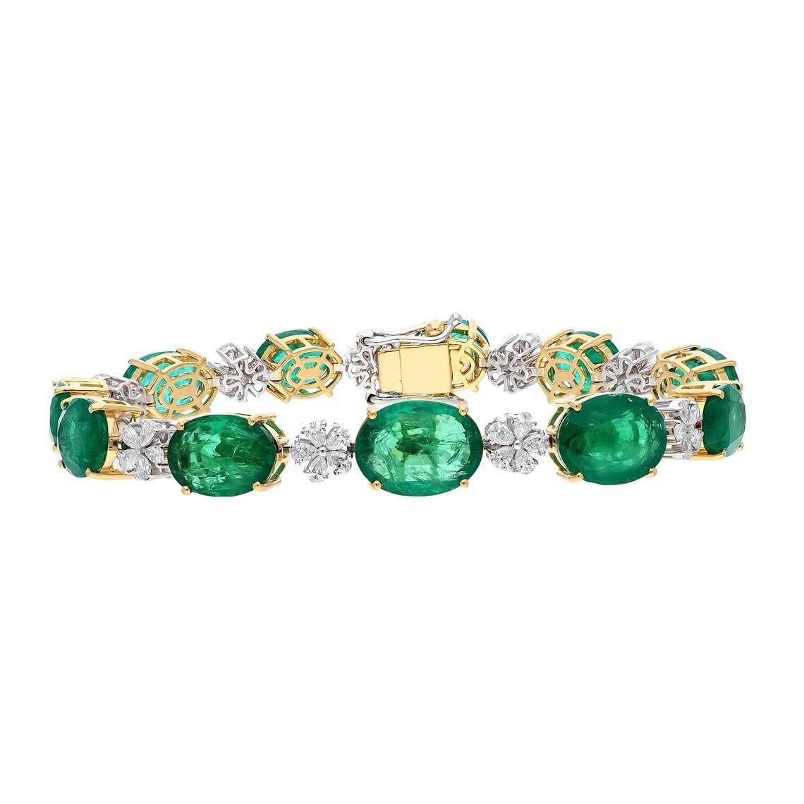 Contemporary MEGHNA JEWELS 26.19 carats Oval cut Emerald Diamond 18K Gold Bracelet For Sale