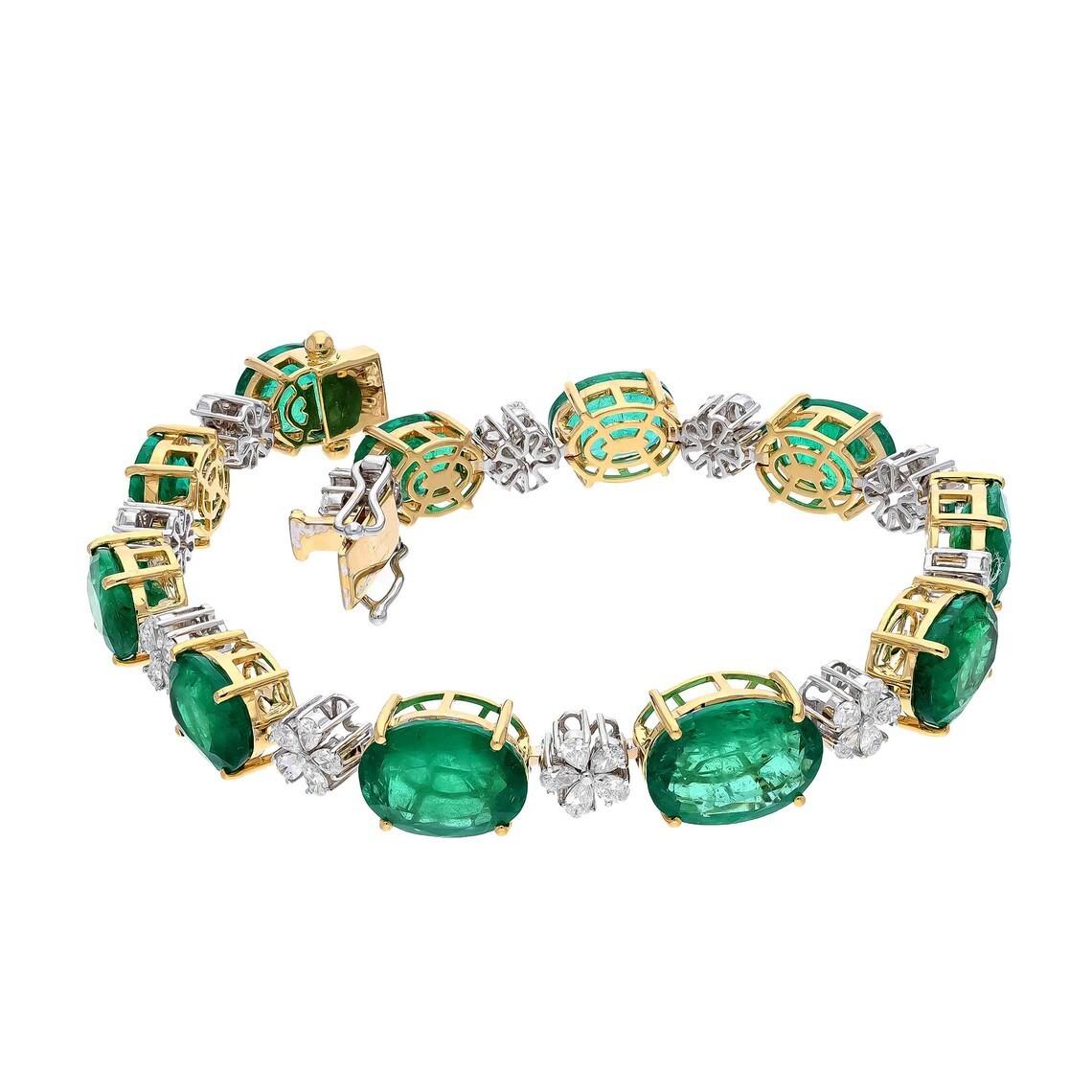 Oval Cut MEGHNA JEWELS 26.19 carats Oval cut Emerald Diamond 18K Gold Bracelet For Sale