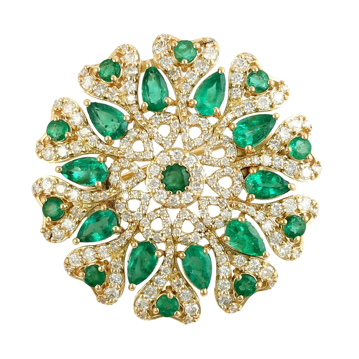 Mixed Cut Meghna Jewels 2.94 carats emerald diamond 14K Gold Heart Pendant Brooch For Sale