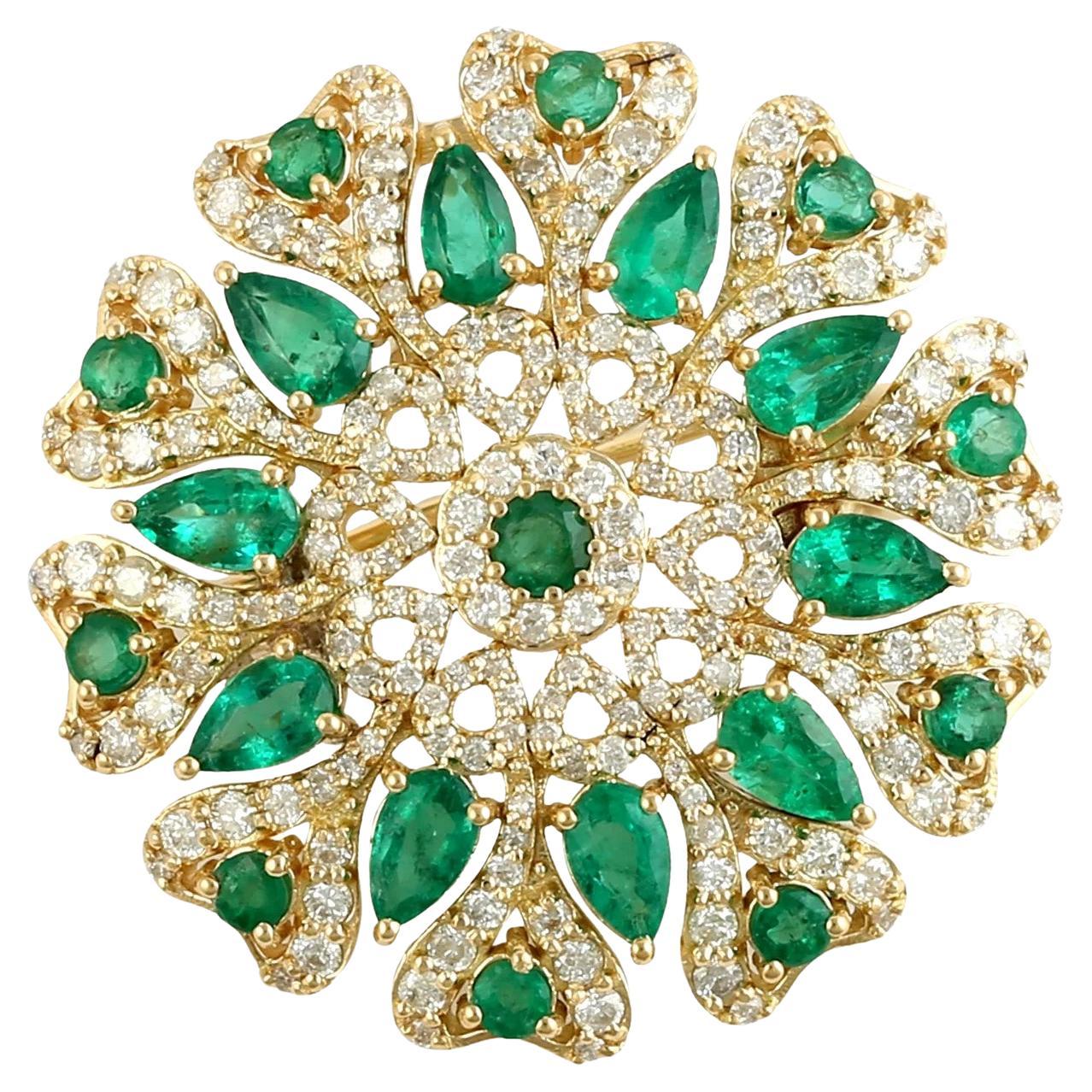 Meghna Jewels 2.94 carats emerald diamond 14K Gold Heart Pendant Brooch For Sale