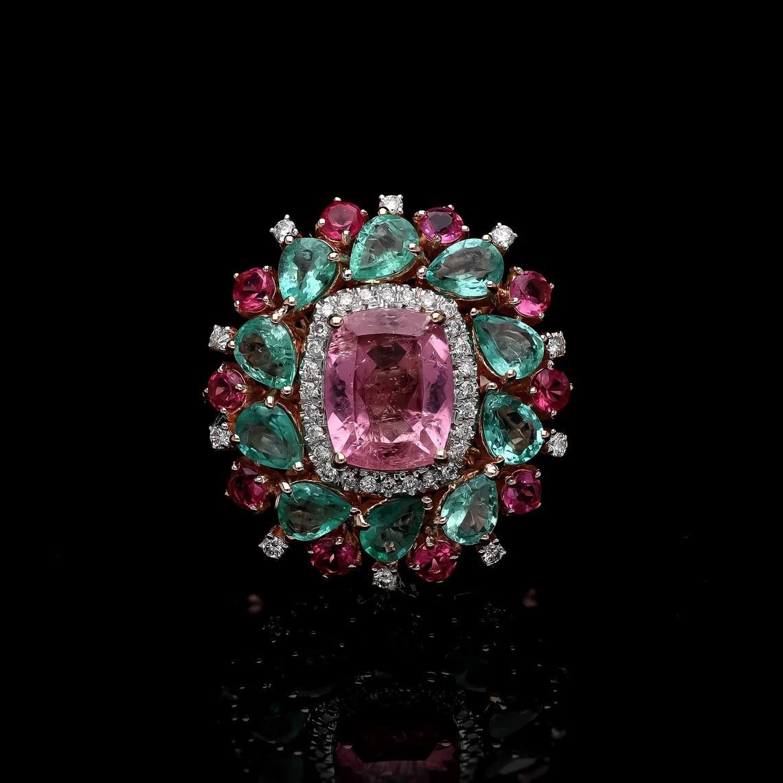 Modern Meghna Jewels 3.09 Carat Tourmaline 2.5 carat Emerald Diamond 18 Karat Gold Ring For Sale