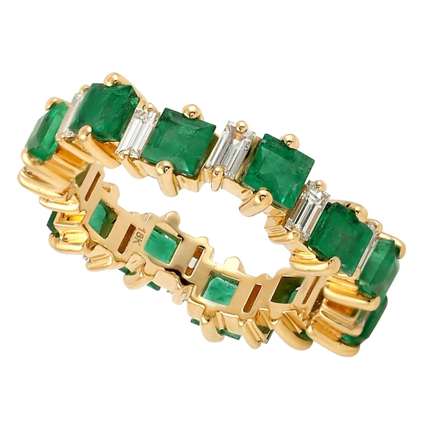 Mixed Cut Meghna Jewels 3.36 Carats Emerald Diamond 14 Karat Gold Band Ring For Sale