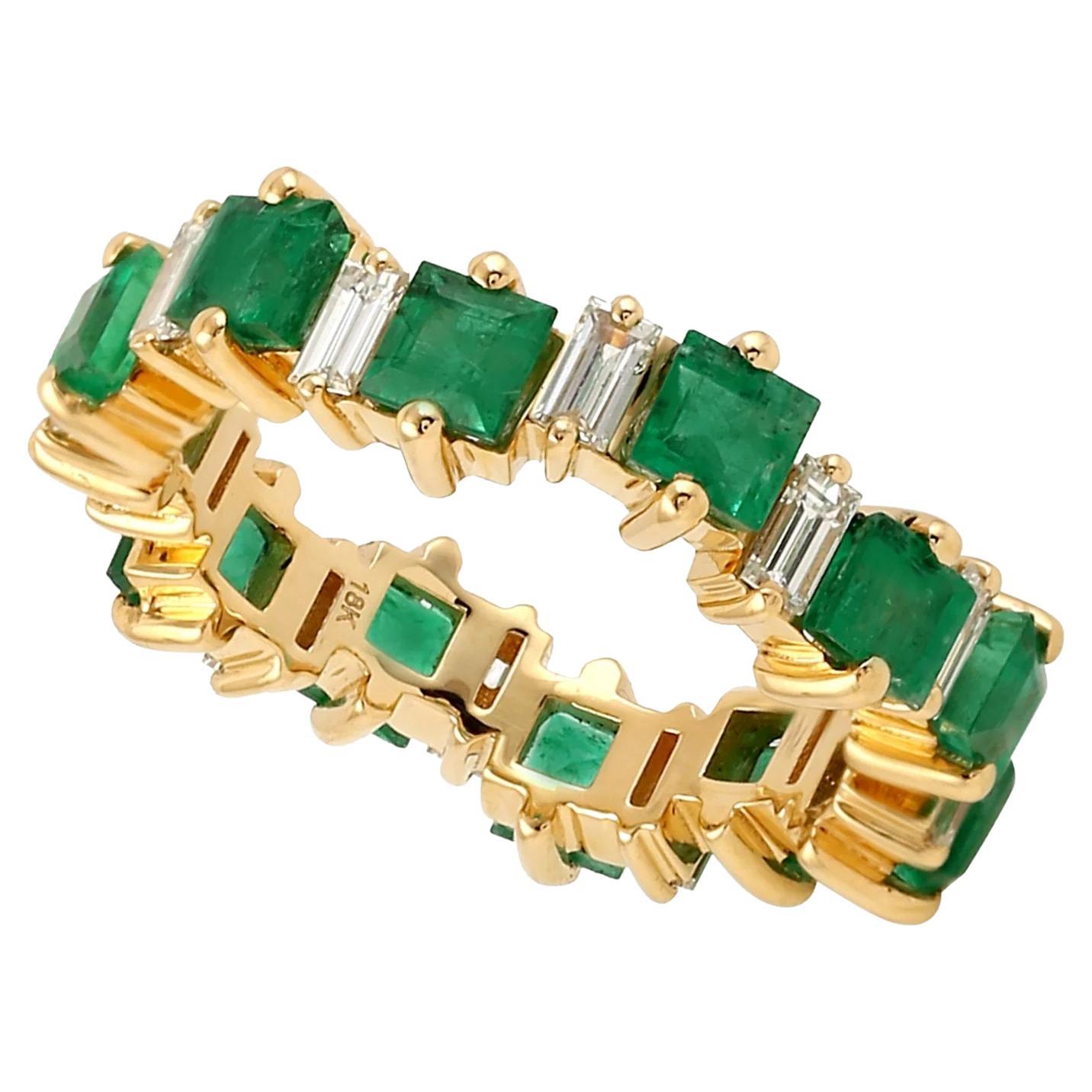Meghna Jewels 3.36 Carats Emerald Diamond 14 Karat Gold Band Ring For Sale