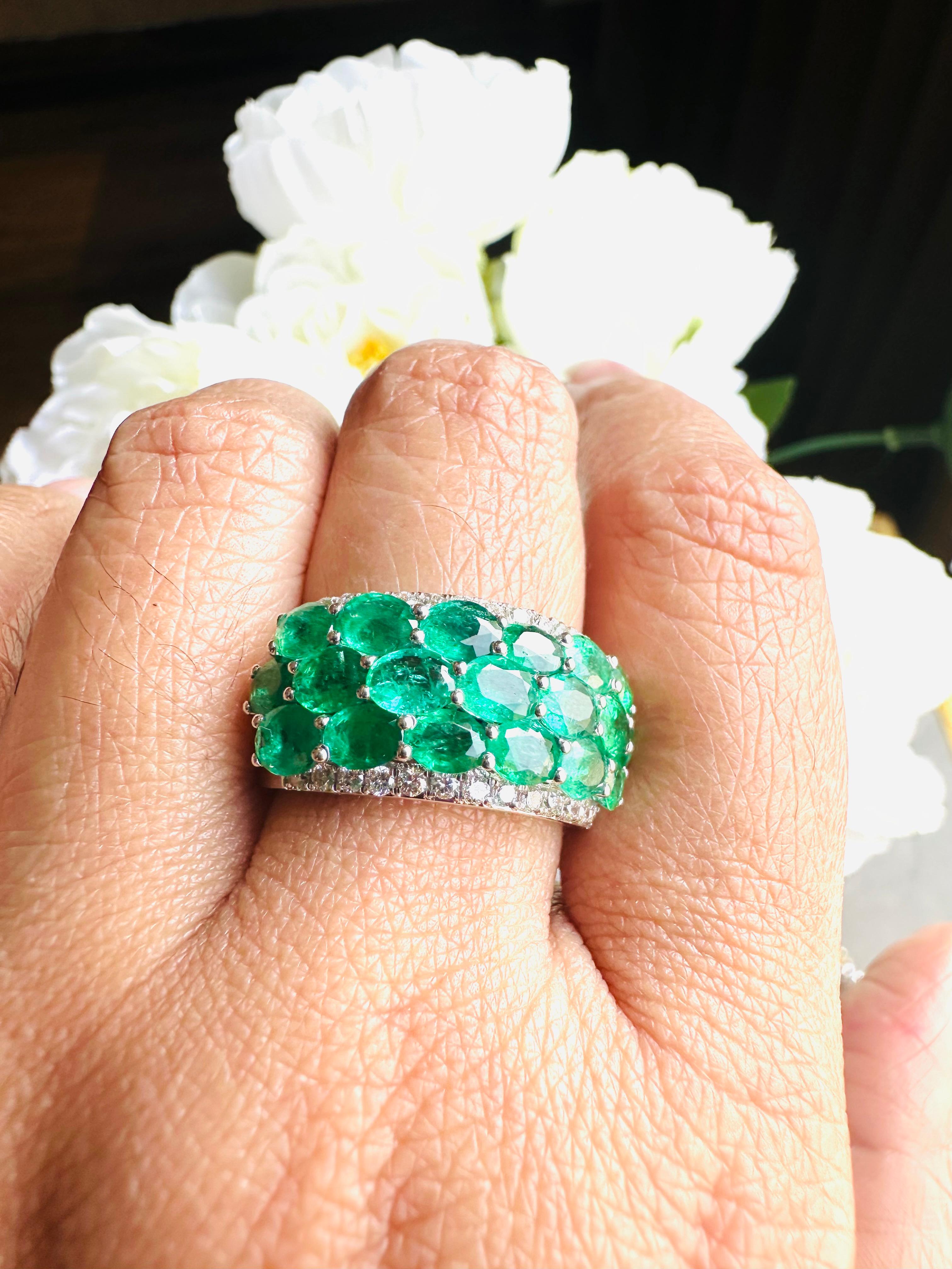 Meghna Jewels 3.93 Carat Oval Cut Emerald Diamond 18 Karat Gold Ring In New Condition For Sale In Hoffman Estate, IL