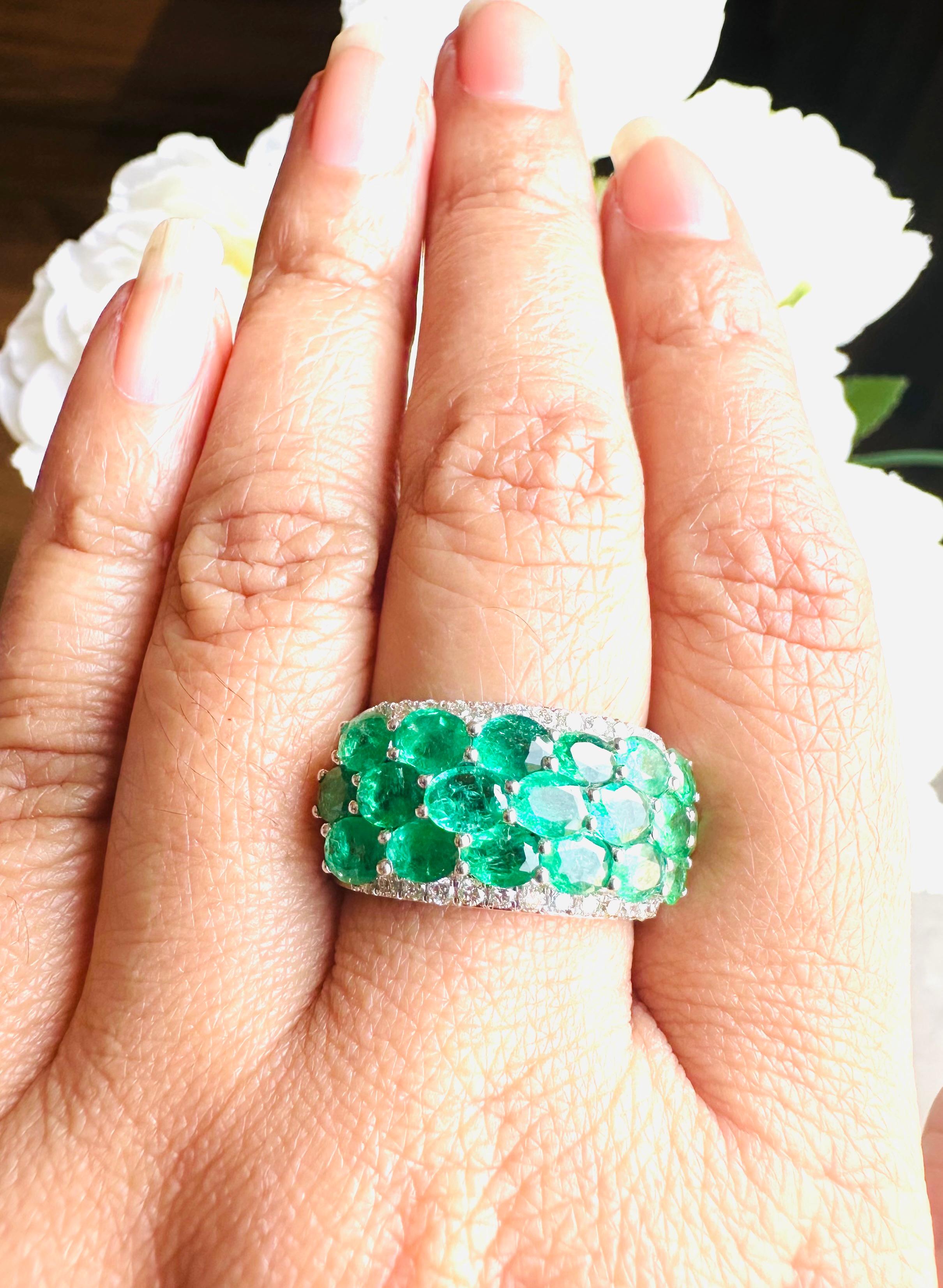 Women's Meghna Jewels 3.93 Carat Oval Cut Emerald Diamond 18 Karat Gold Ring For Sale