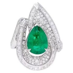 Meghna Jewels 4,0 Karat Smaragd 1,55 Karat Diamantring aus 18 Karat Weißgold