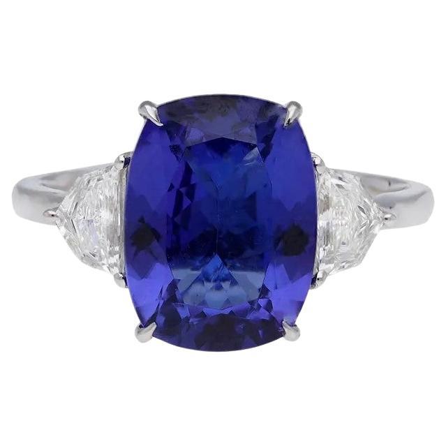 MEGHNA JEWELS Anello con diamanti trapezoidali in oro bianco 18 carati con 4,51 ottagoni di tanzanite in vendita